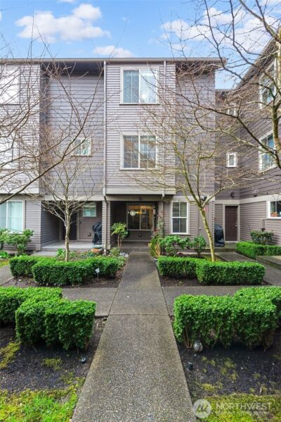 877 5th Pl NE , Issaquah, WA 98029-5400