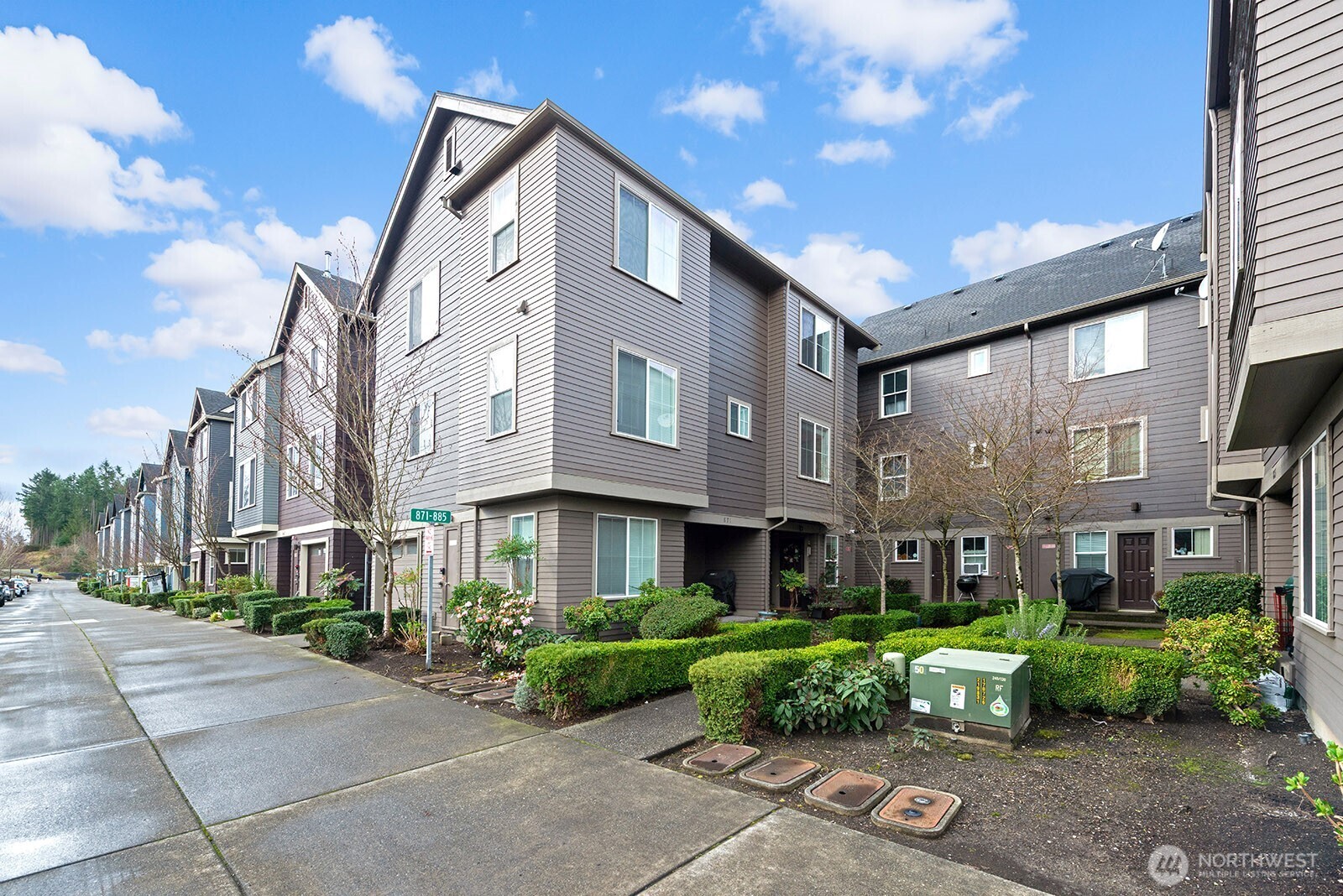 877 5th Pl NE , Issaquah, WA 98029-5400