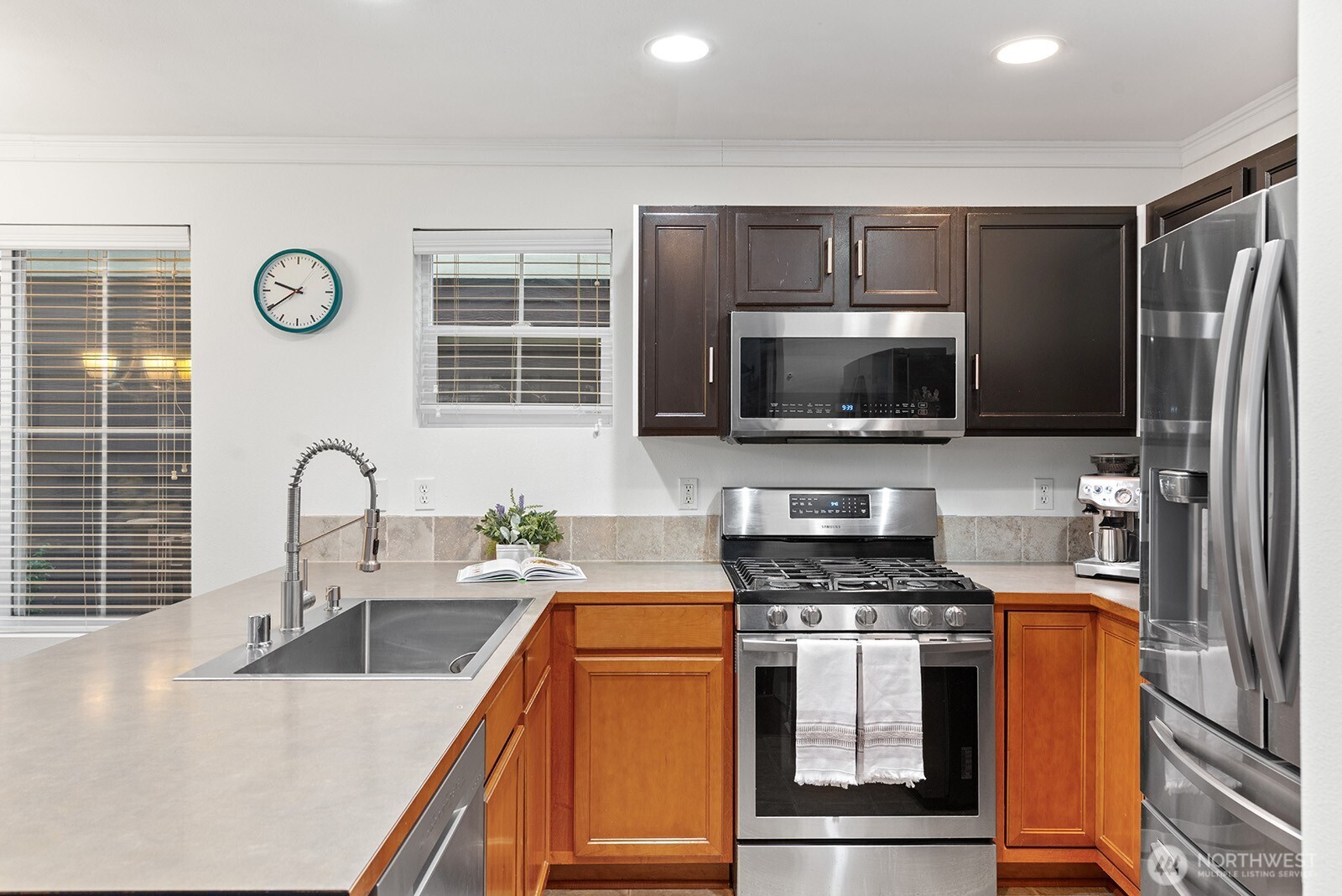 877 5th Pl NE , Issaquah, WA 98029-5400