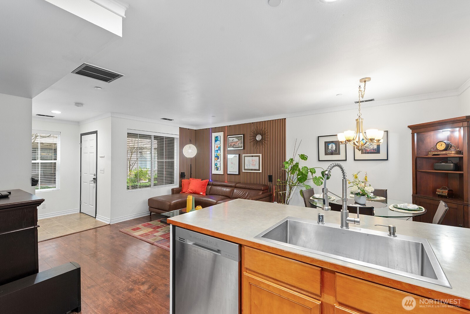 877 5th Pl NE , Issaquah, WA 98029-5400