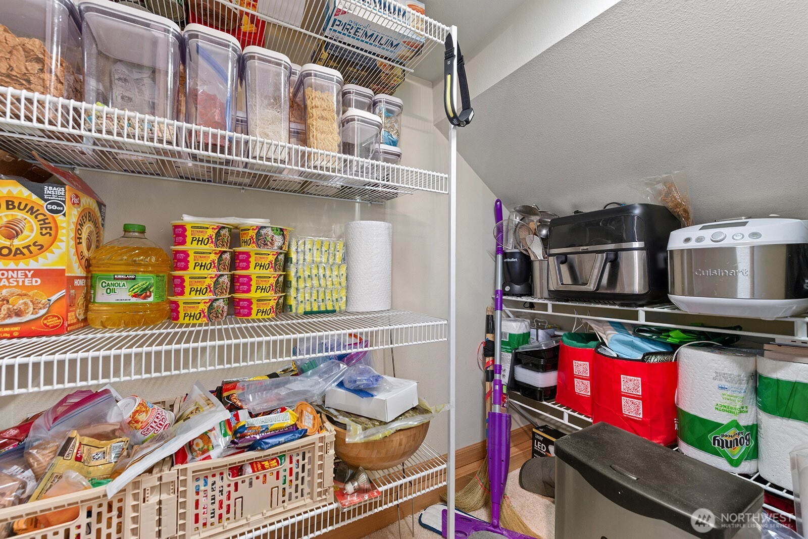 877 5th Pl NE , Issaquah, WA 98029-5400