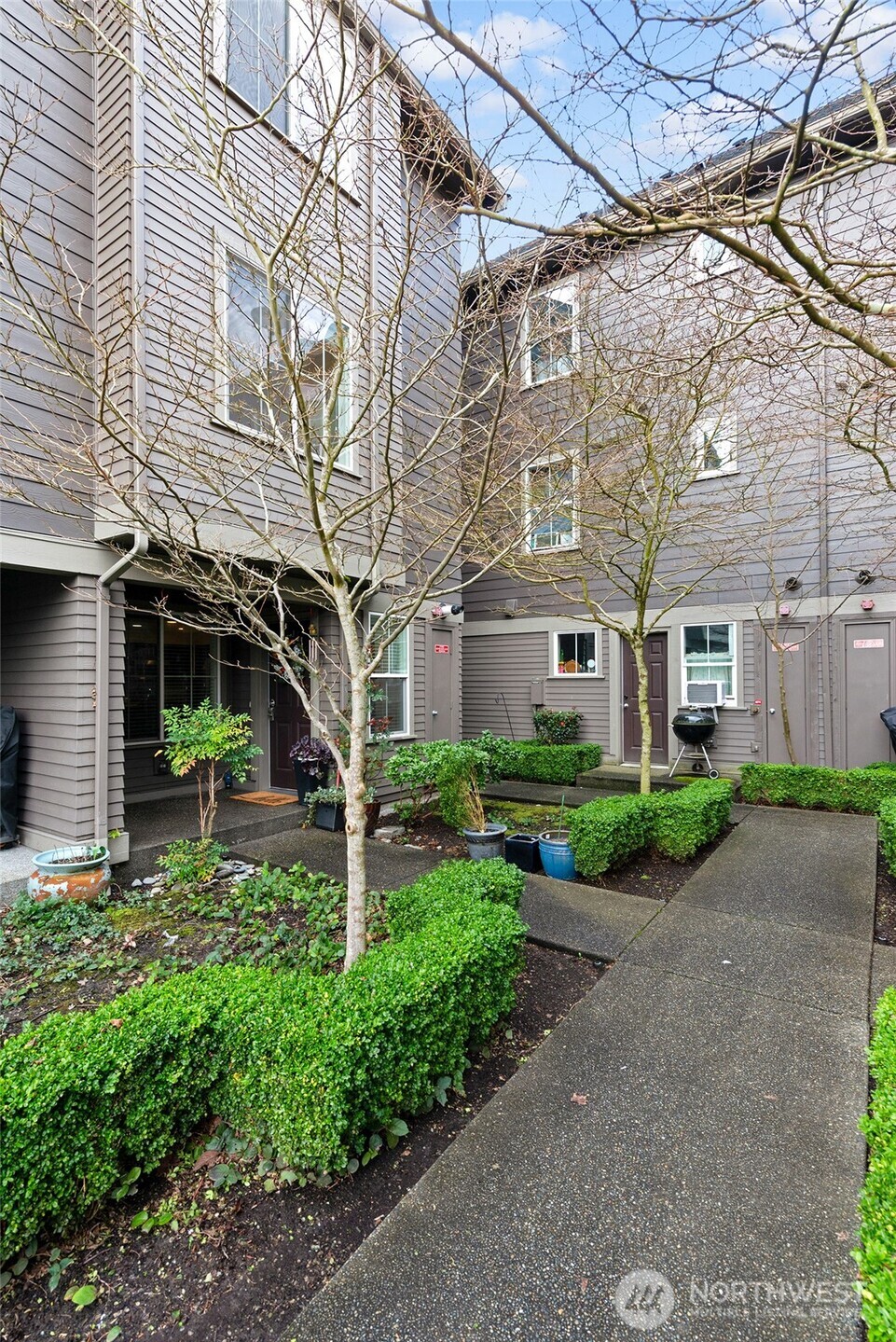 877 5th Pl NE , Issaquah, WA 98029-5400