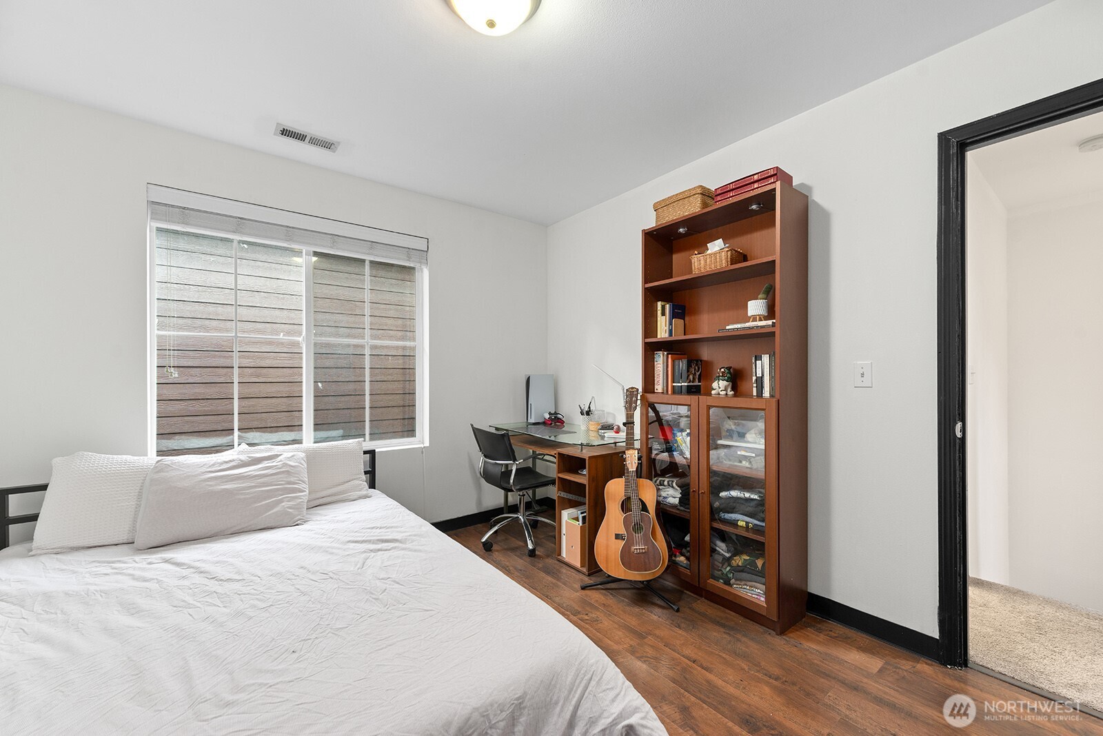 877 5th Pl NE , Issaquah, WA 98029-5400