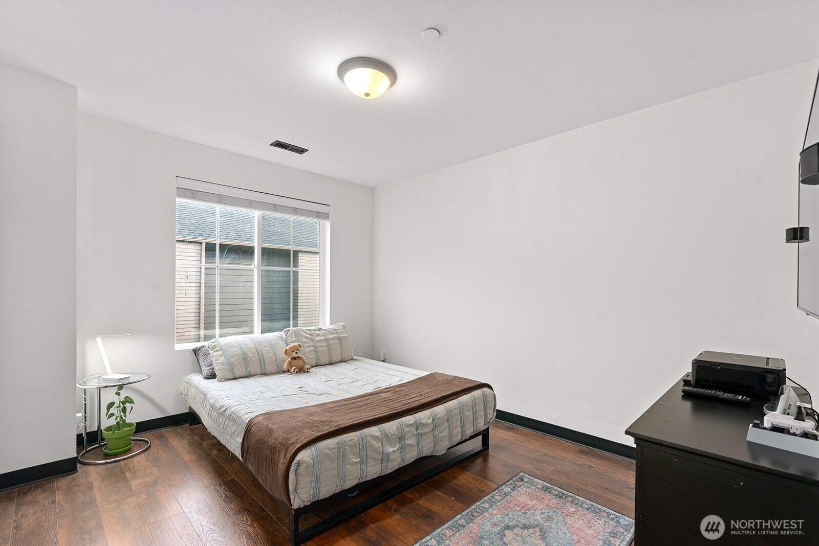 877 5th Pl NE , Issaquah, WA 98029-5400