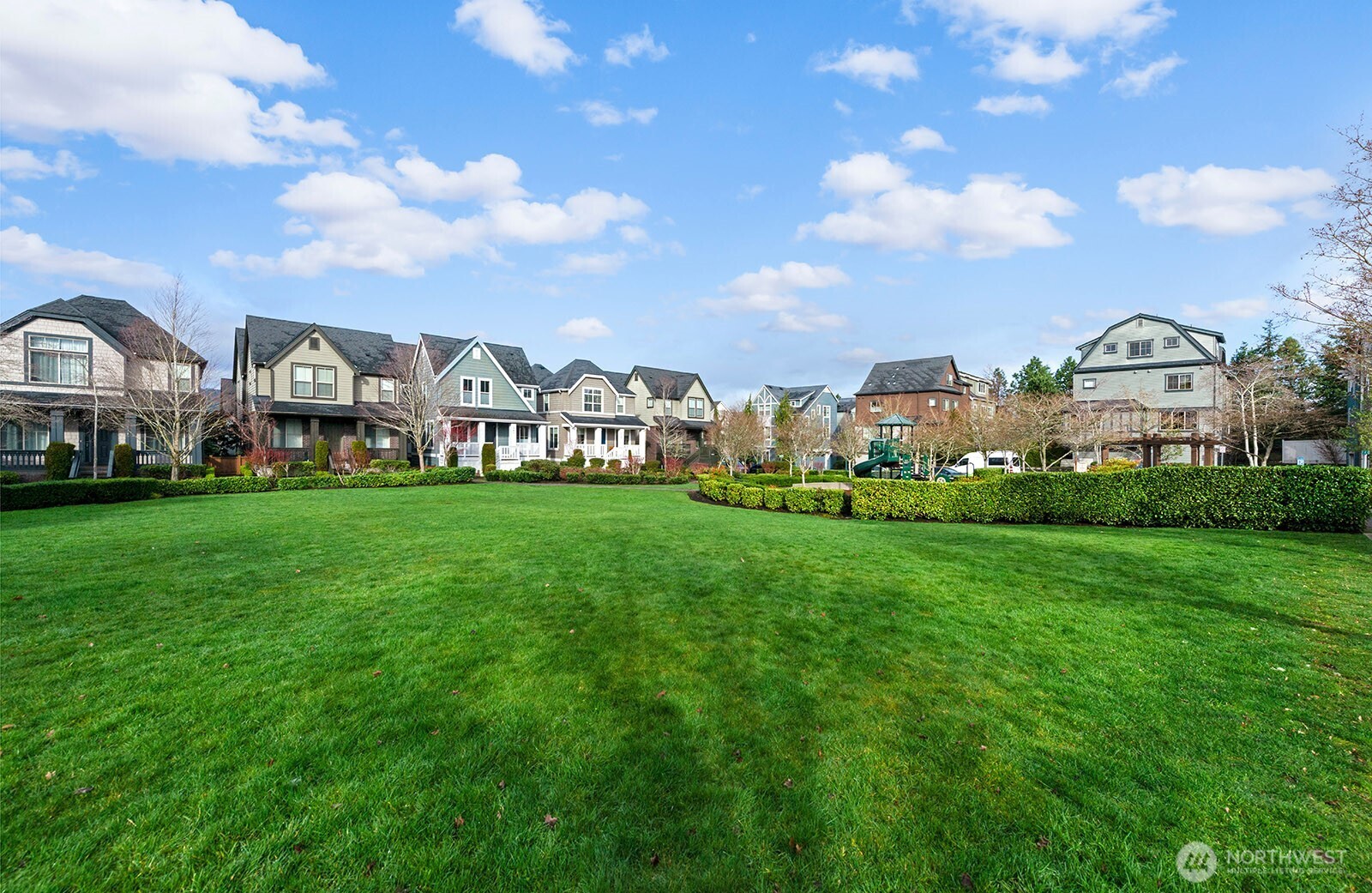 877 5th Pl NE , Issaquah, WA 98029-5400