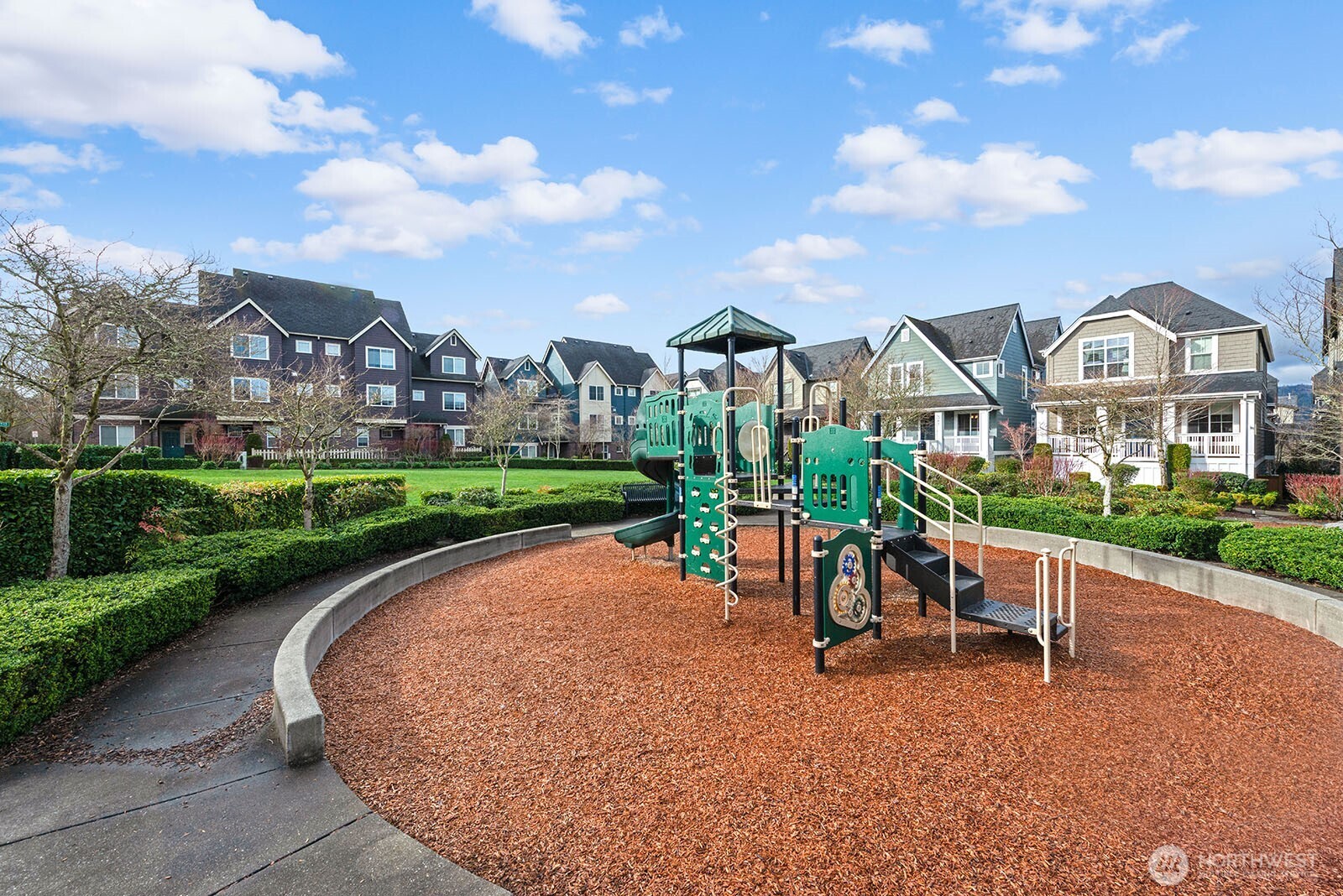 877 5th Pl NE , Issaquah, WA 98029-5400