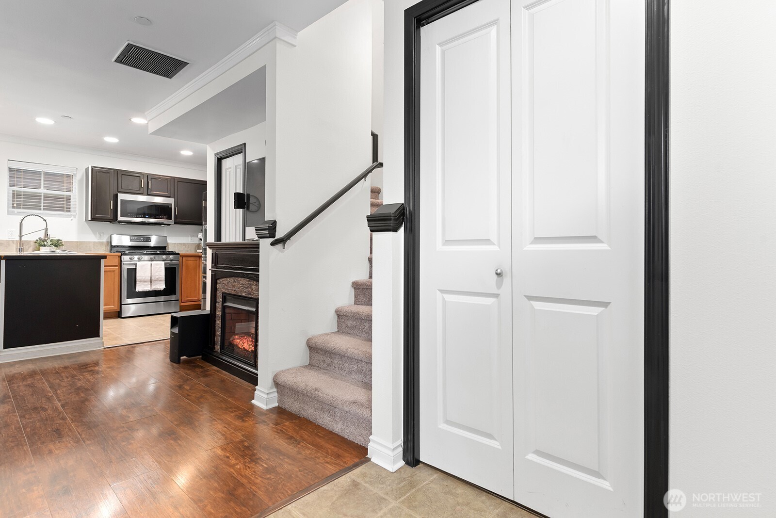 877 5th Pl NE , Issaquah, WA 98029-5400