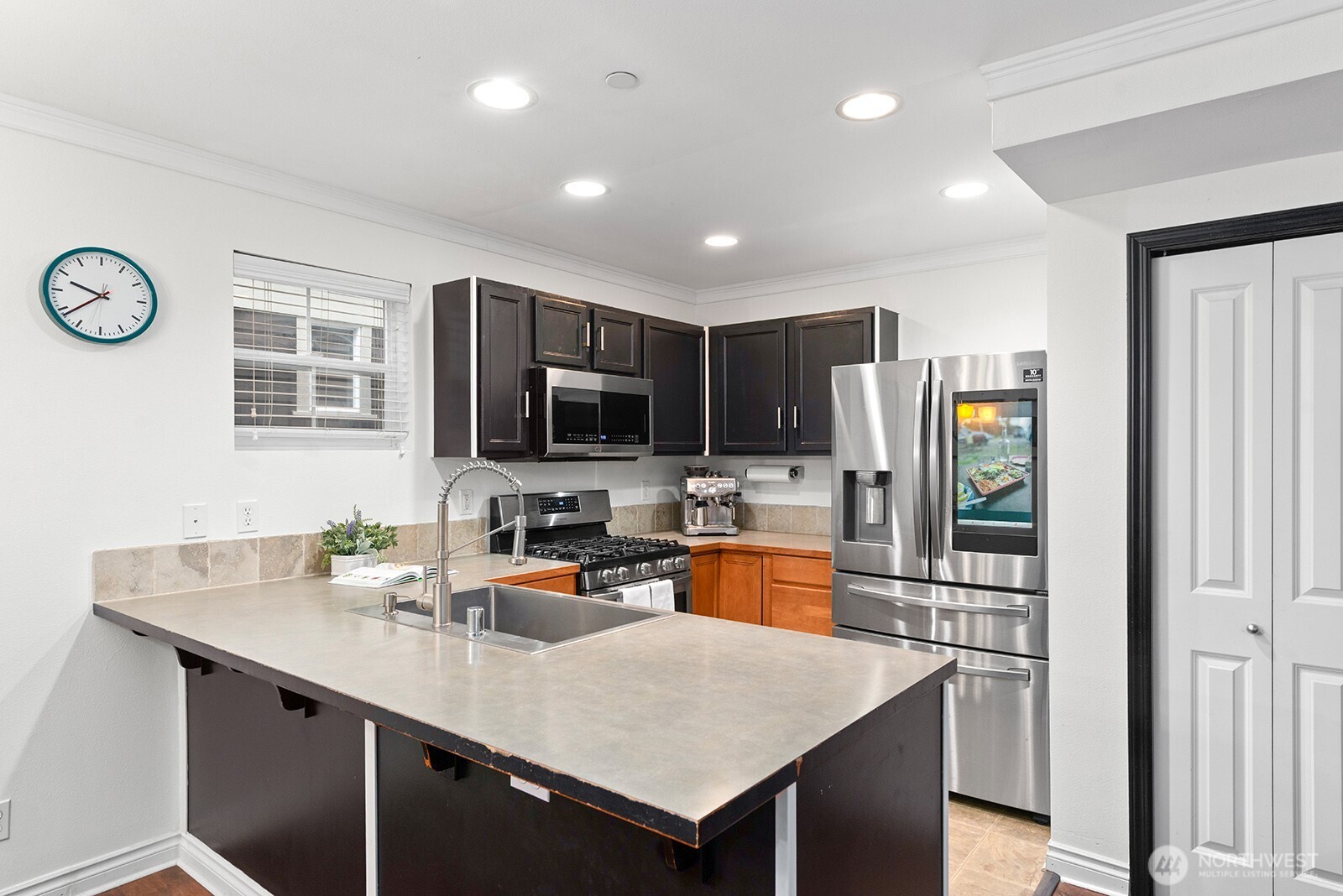 877 5th Pl NE , Issaquah, WA 98029-5400