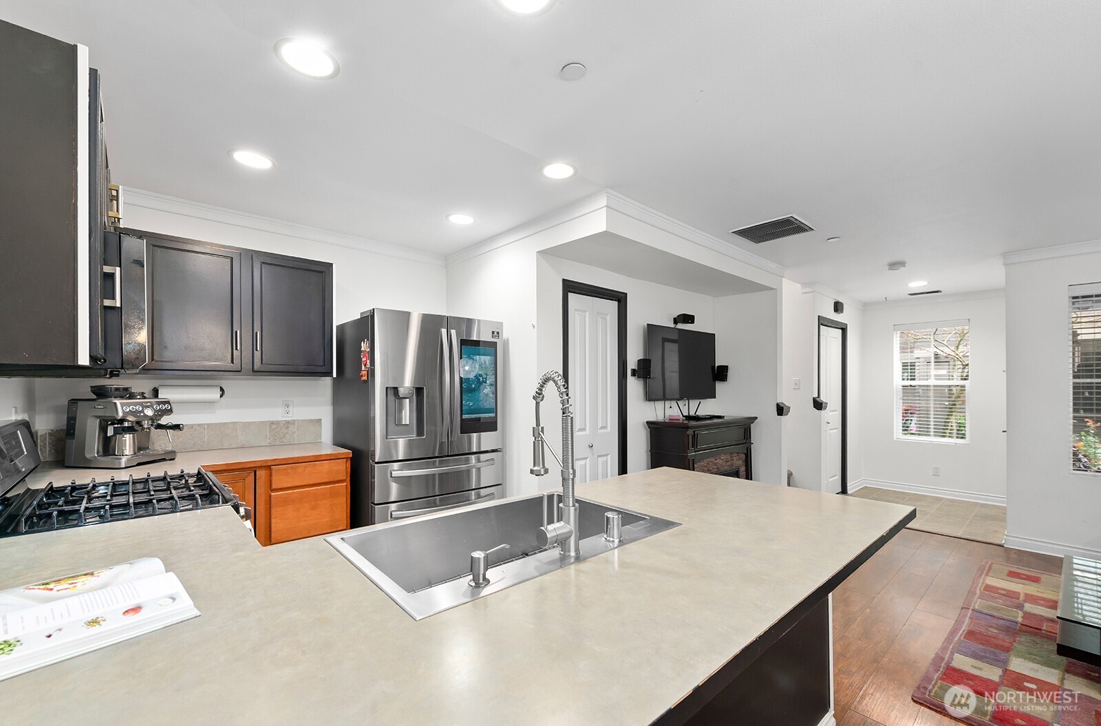 877 5th Pl NE , Issaquah, WA 98029-5400