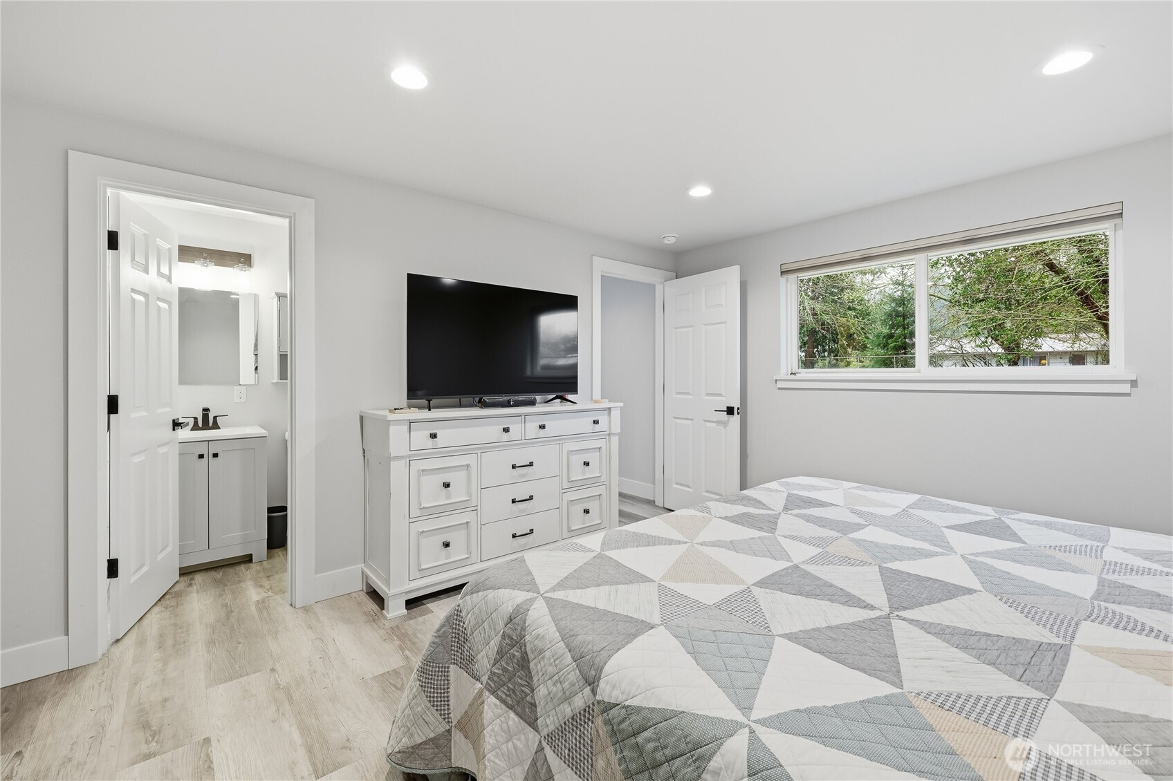 2401 Pine Tree Drive SE, Port Orchard, WA 98366