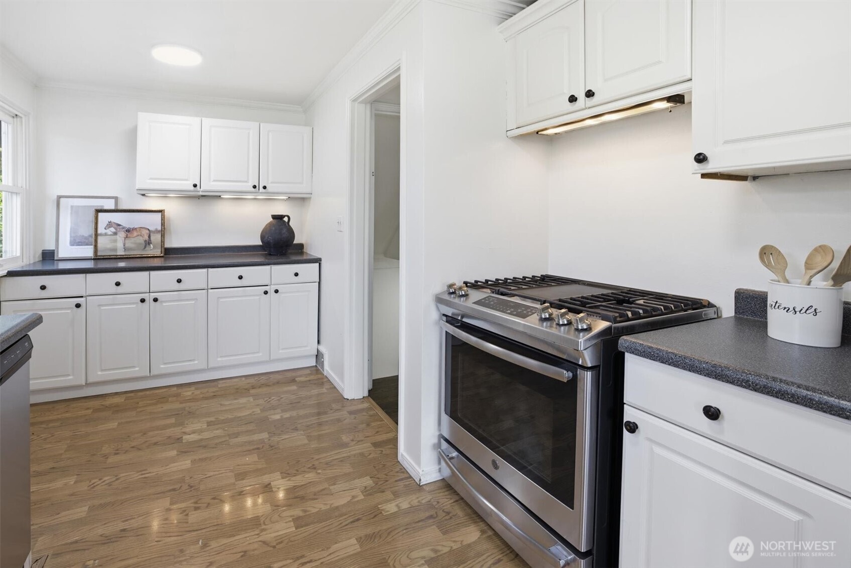 1215 W Armour Street , Seattle, WA 98119-2032