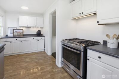 1215 W Armour Street , Seattle, WA 98119-2032 - Photo 11