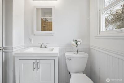 1215 W Armour Street , Seattle, WA 98119-2032 - Photo 14