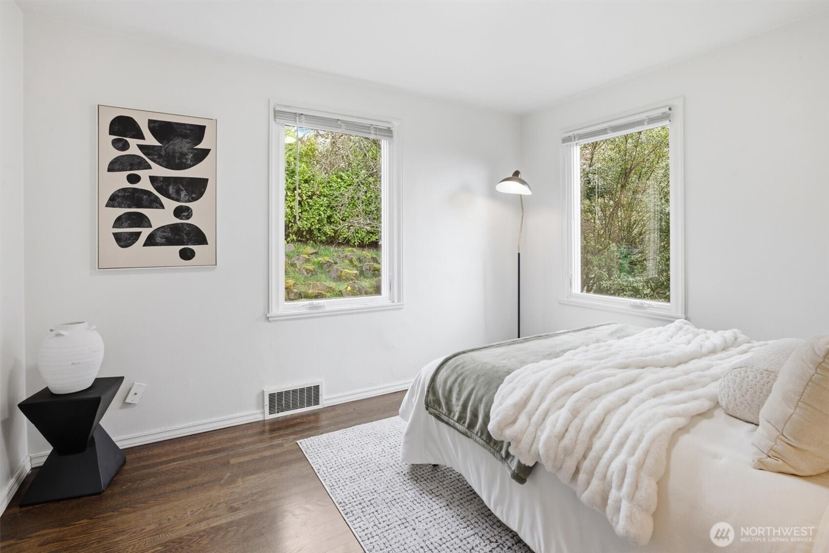 1215 W Armour Street , Seattle, WA 98119-2032