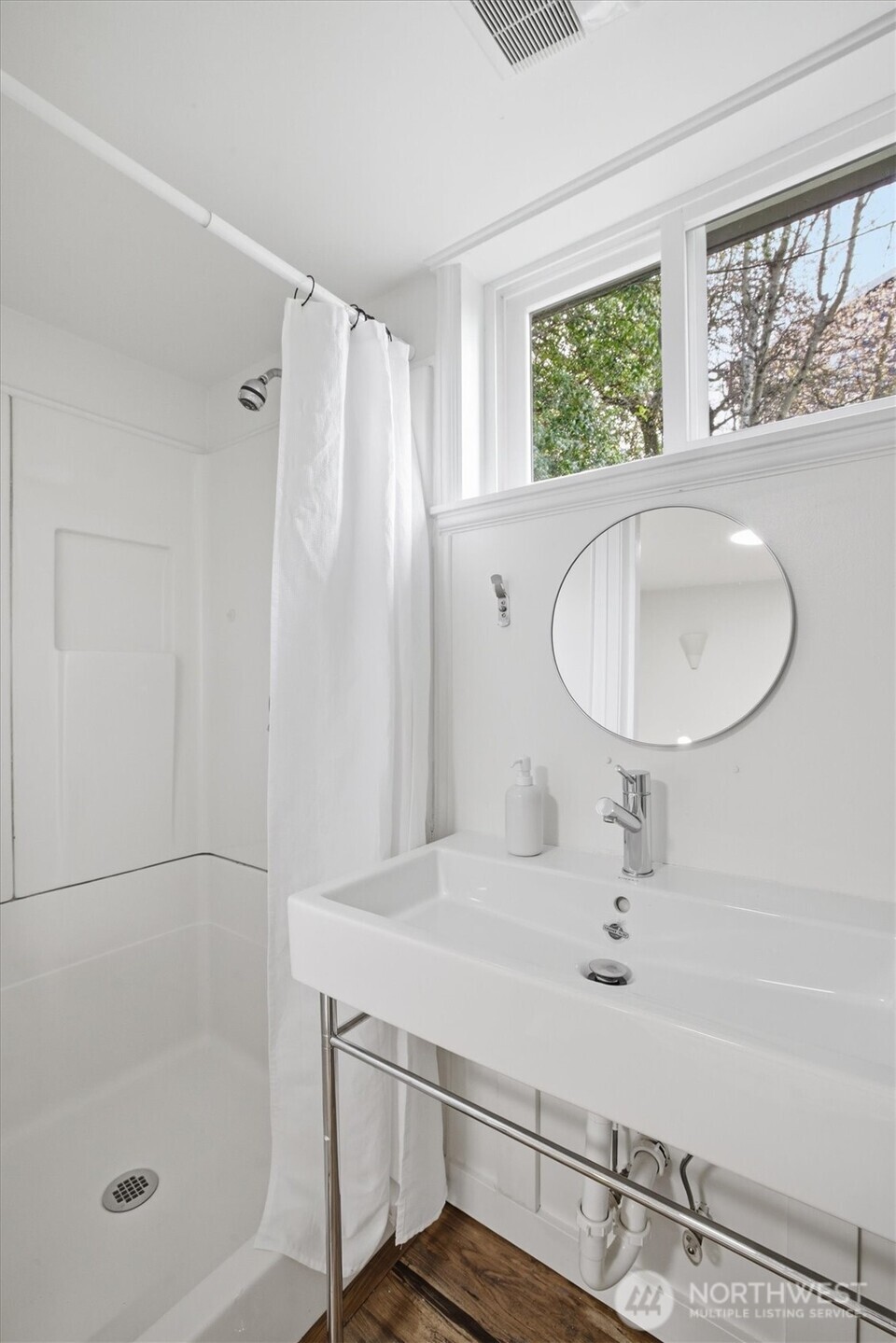 1215 W Armour Street , Seattle, WA 98119-2032