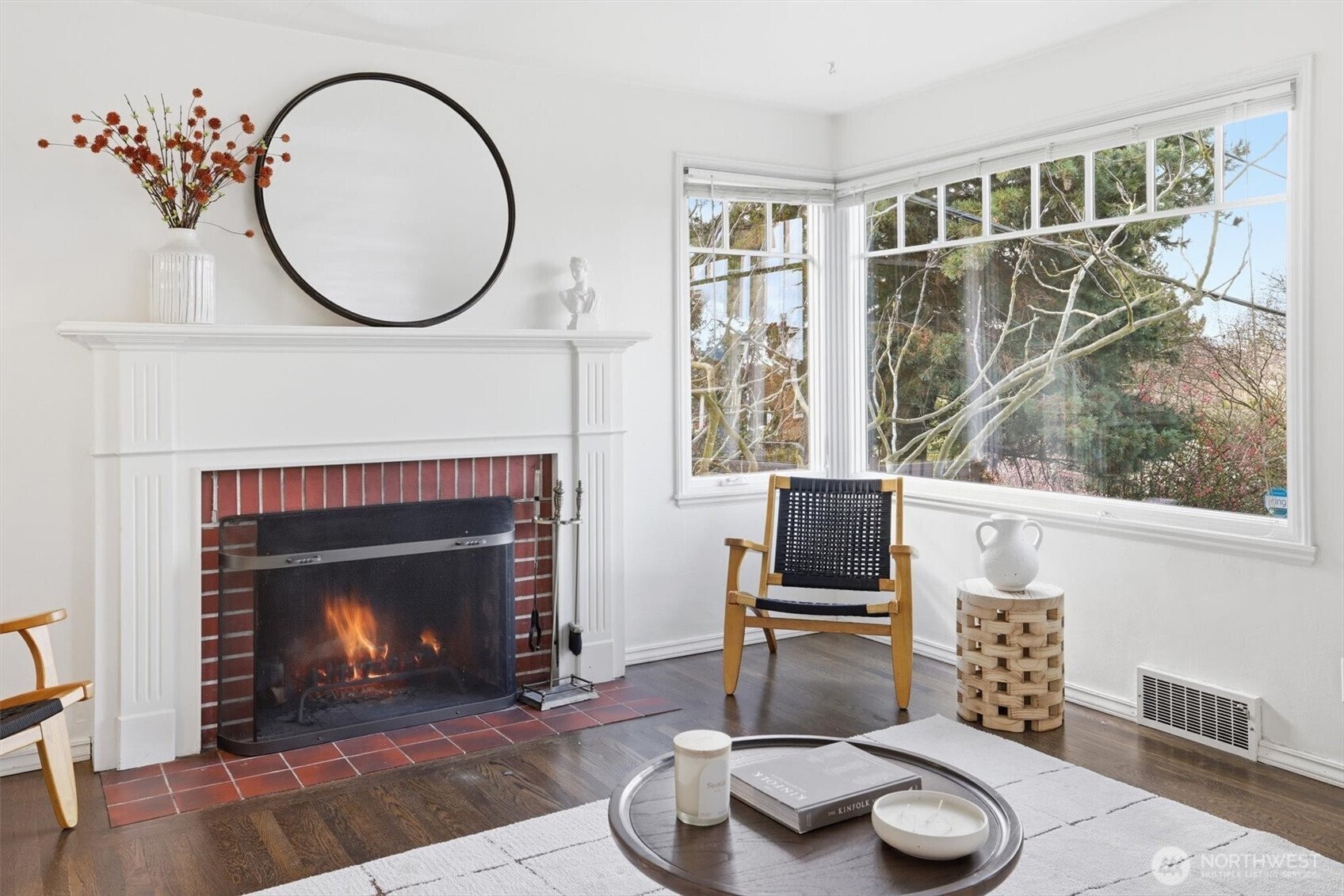 1215 W Armour Street , Seattle, WA 98119-2032