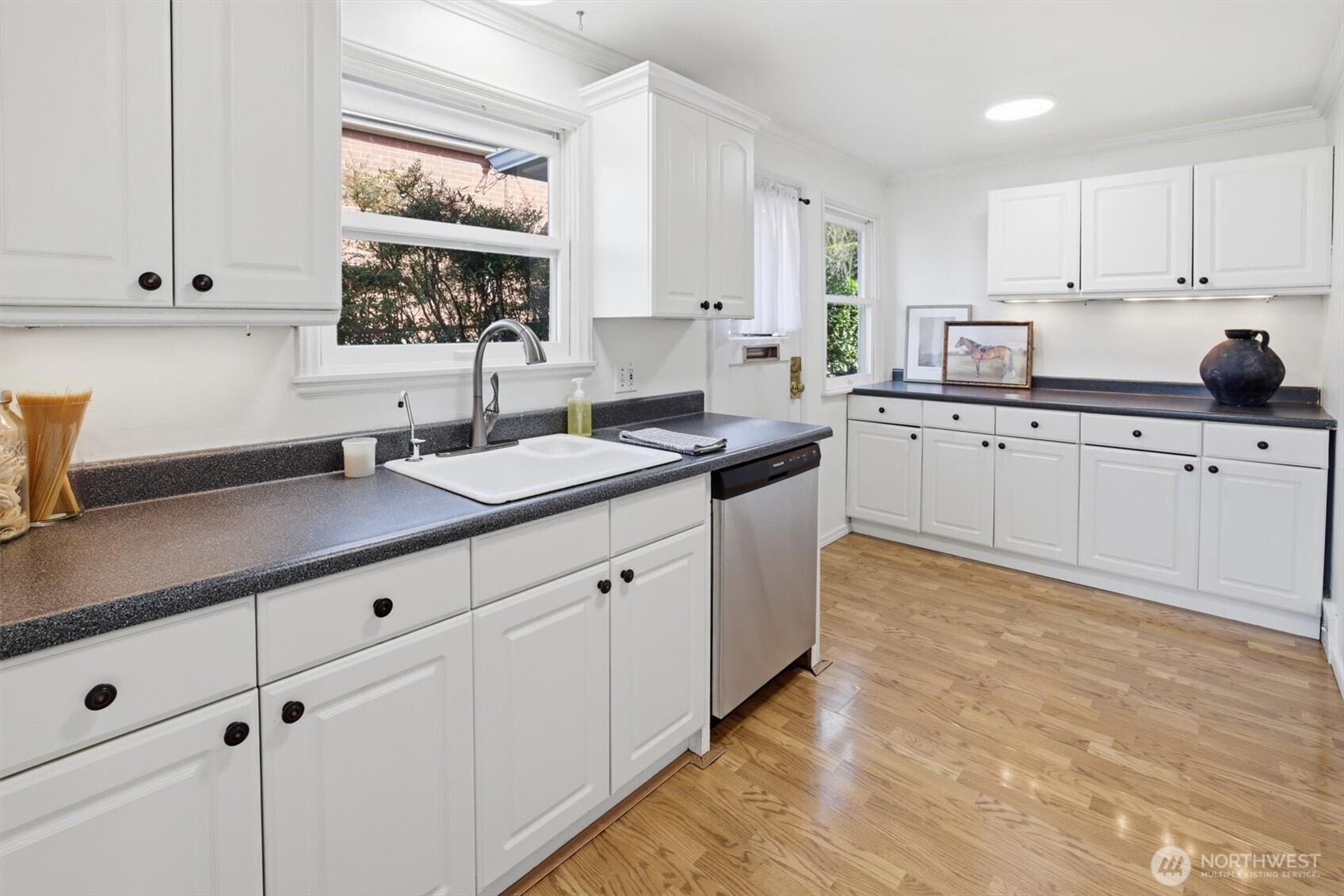 1215 W Armour Street , Seattle, WA 98119-2032