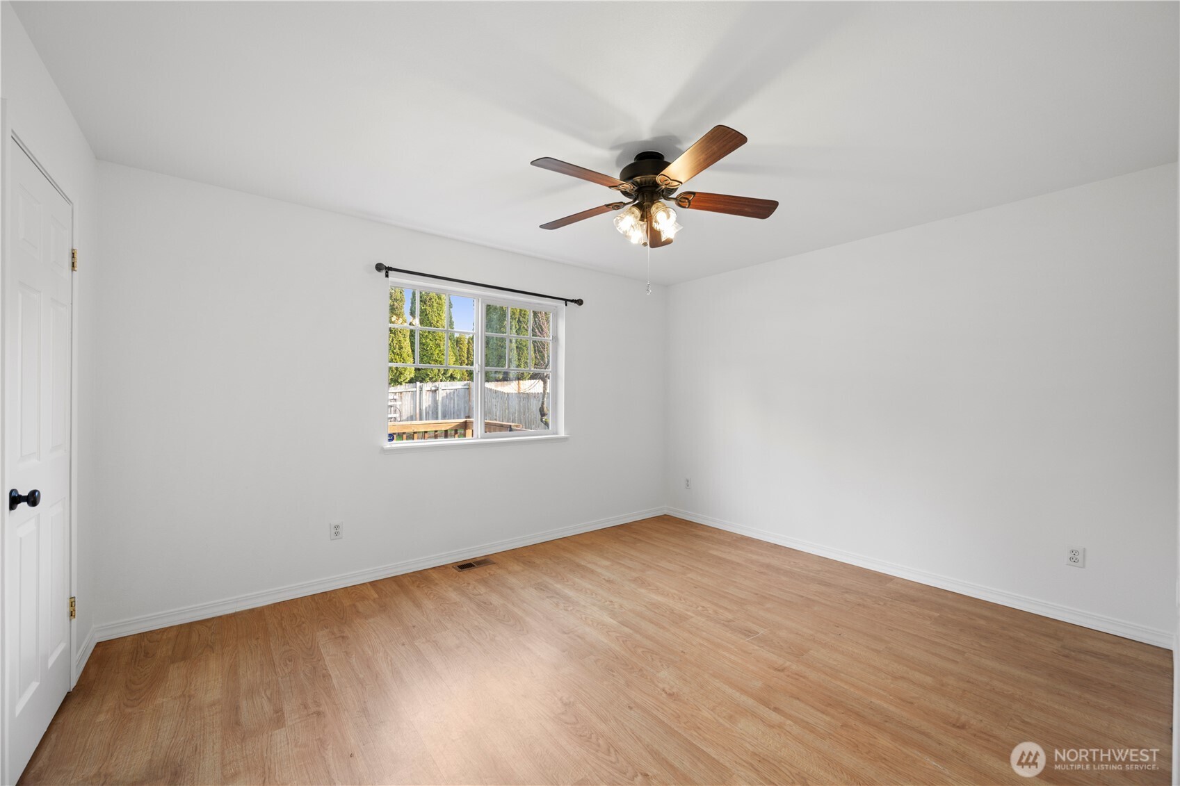 1225 Hemlock Place , Mount Vernon, WA 98273