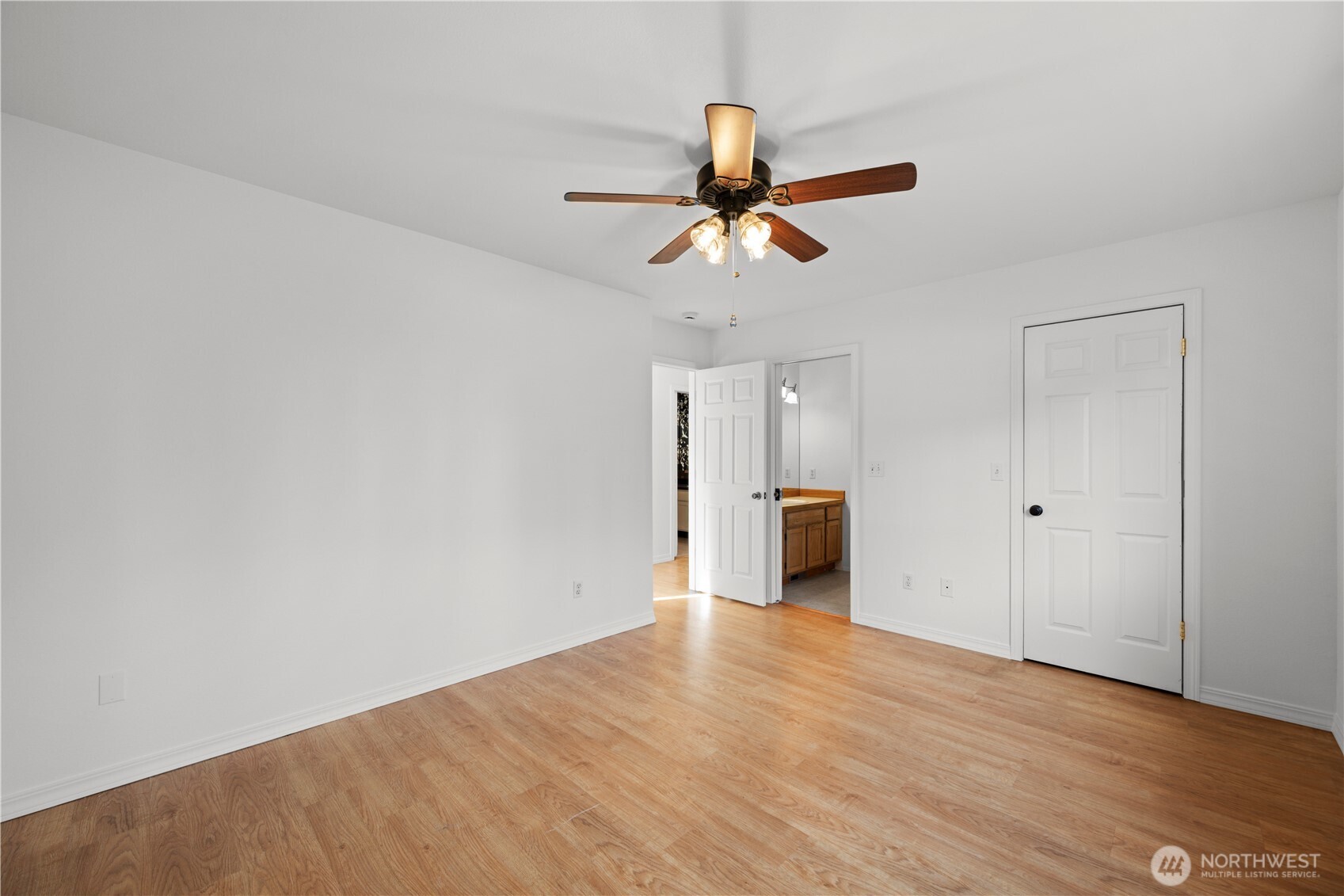 1225 Hemlock Place , Mount Vernon, WA 98273