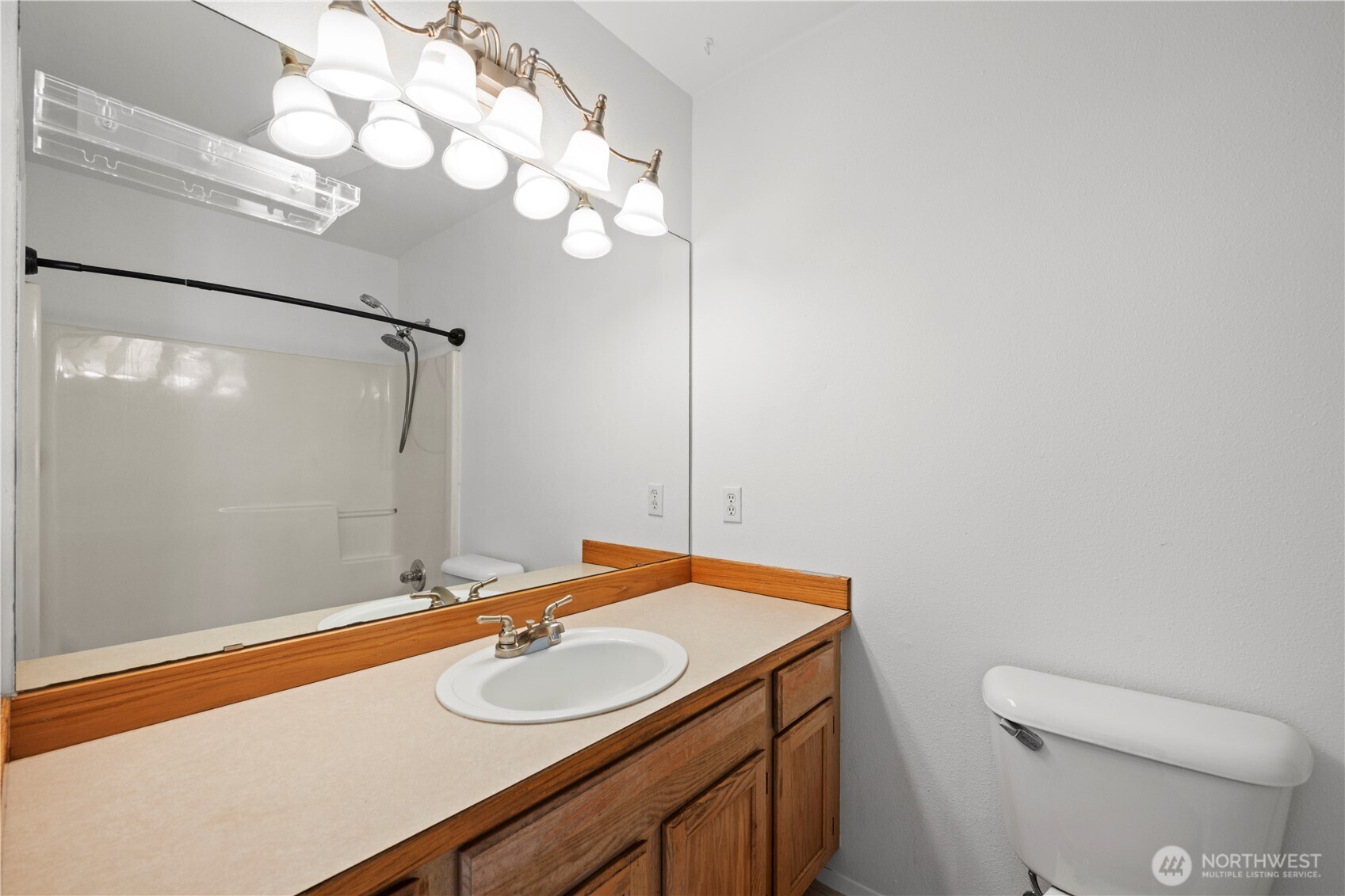 1225 Hemlock Place , Mount Vernon, WA 98273