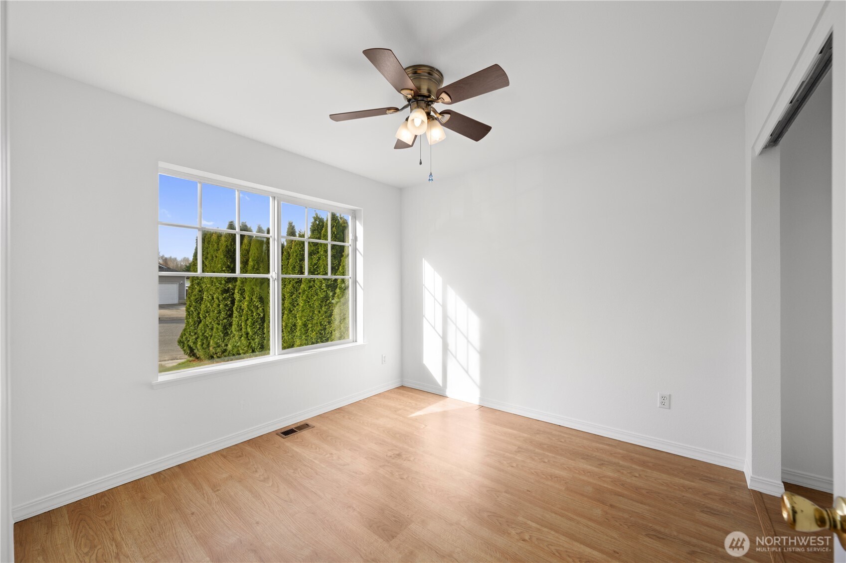 1225 Hemlock Place , Mount Vernon, WA 98273