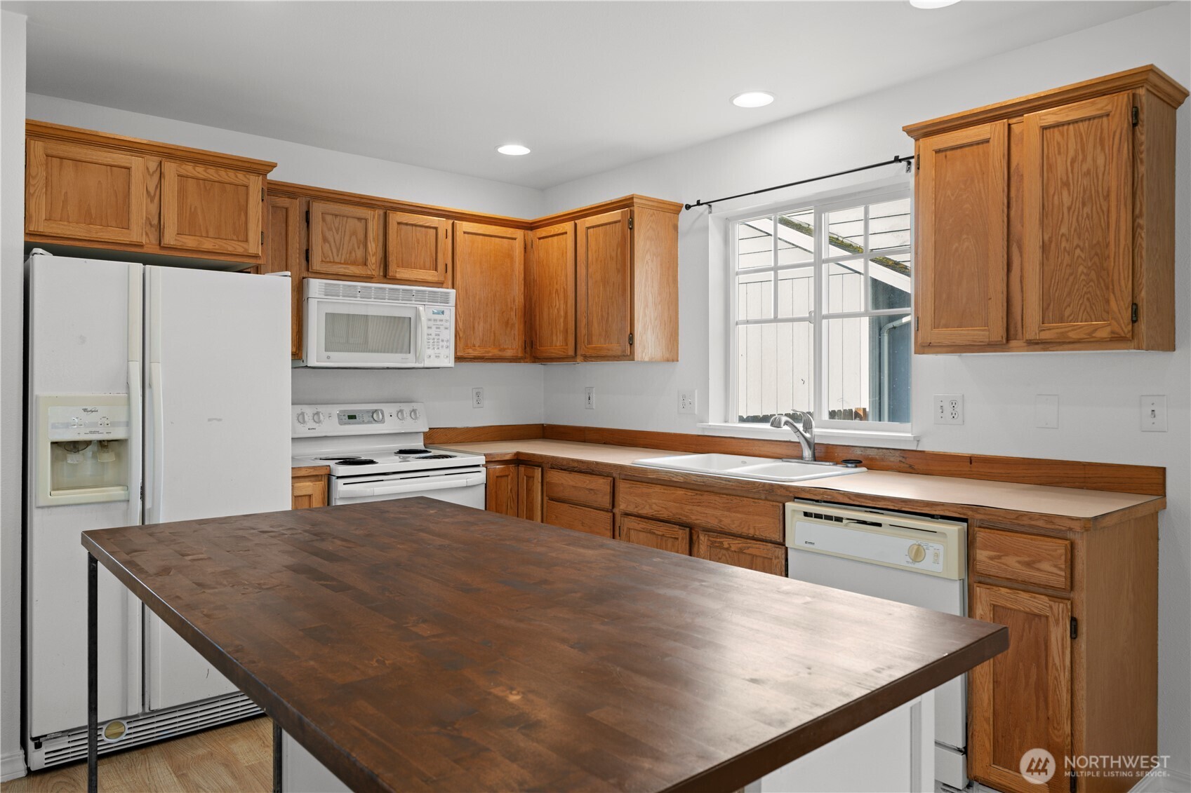 1225 Hemlock Place , Mount Vernon, WA 98273