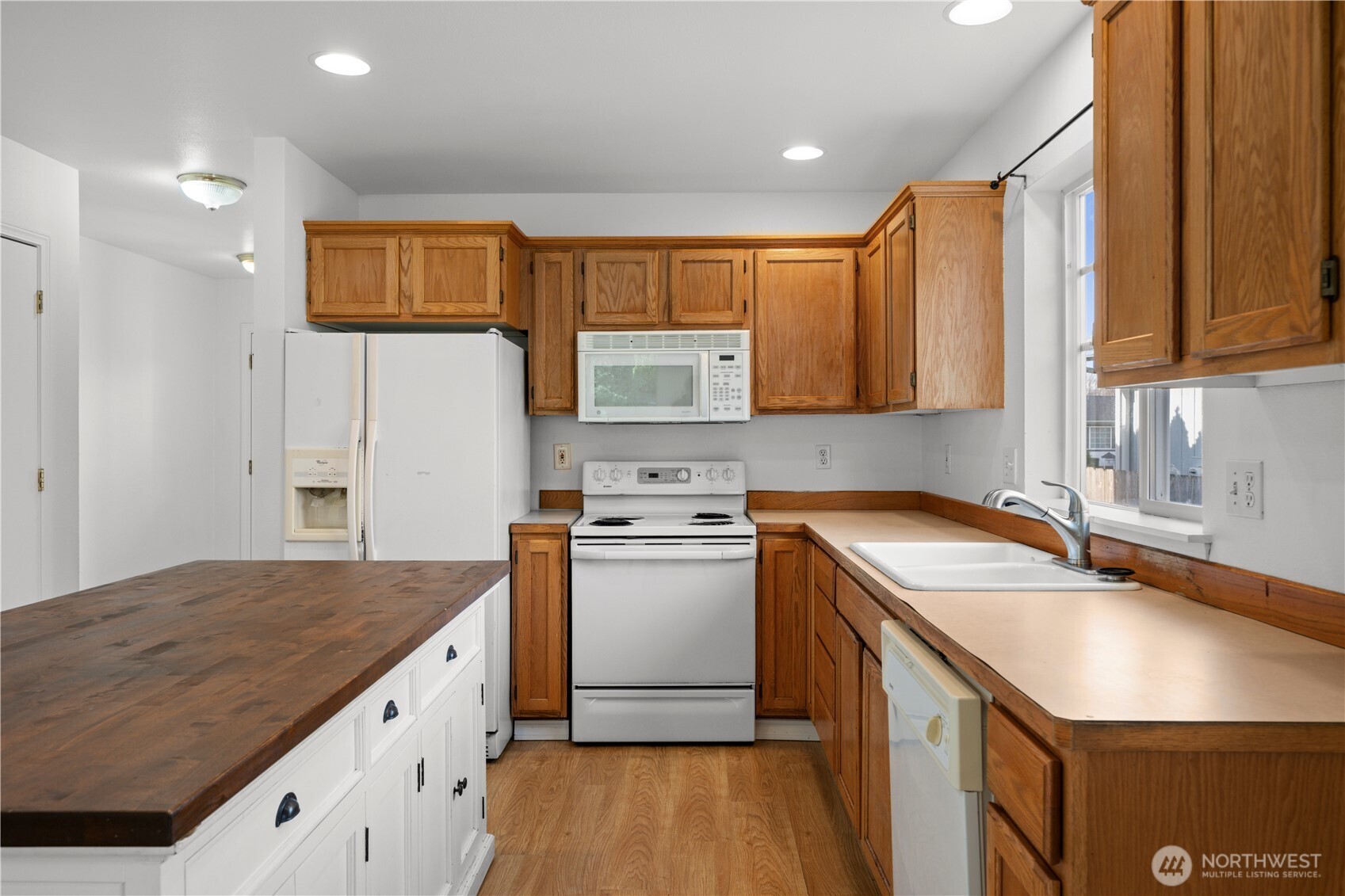 1225 Hemlock Place , Mount Vernon, WA 98273