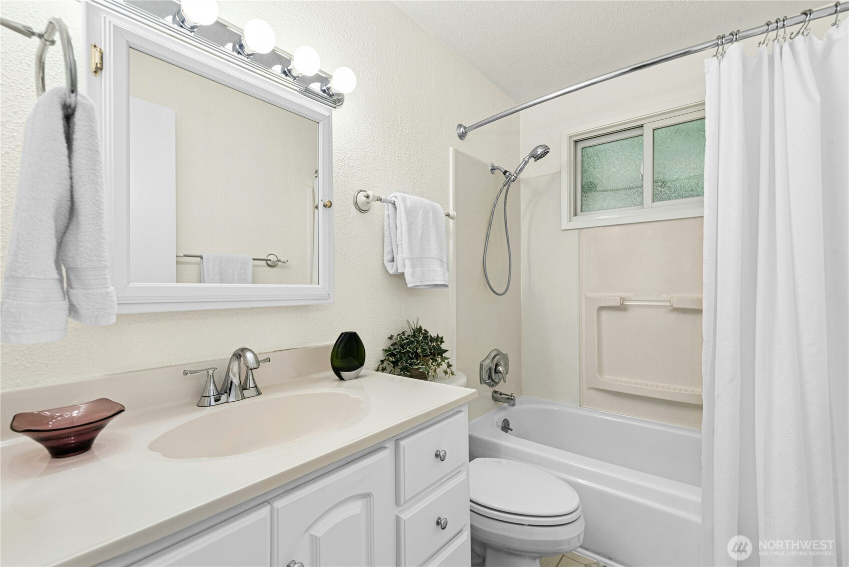 815 NE 200th Street , Shoreline, WA 98155