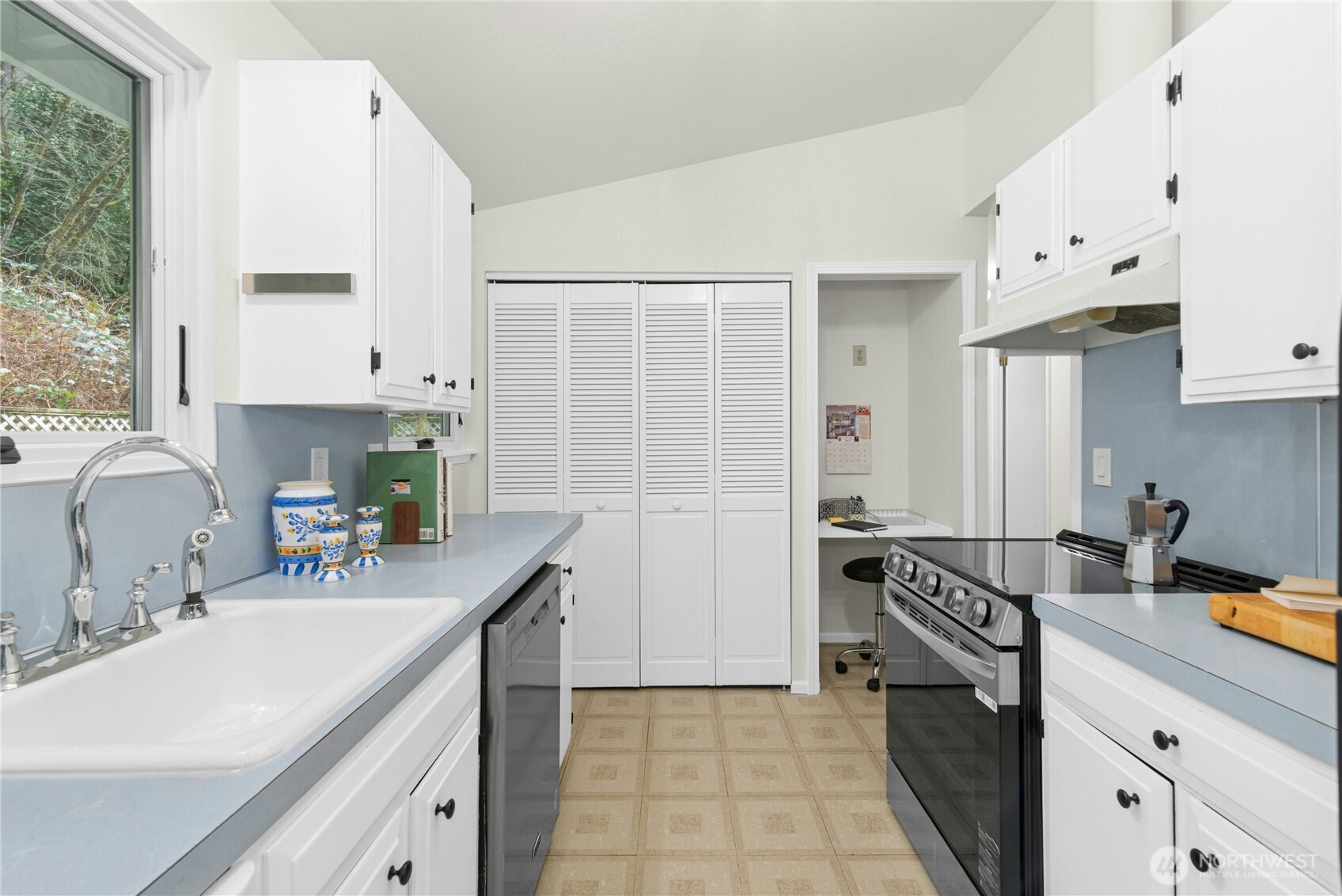 815 NE 200th Street , Shoreline, WA 98155