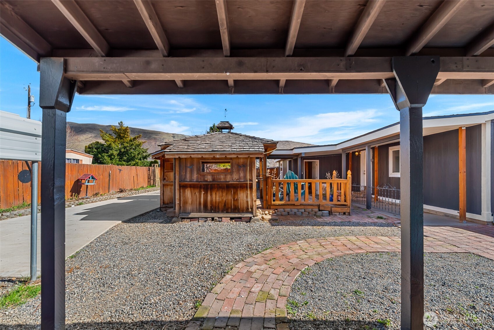 23 Hanna Avenue , Rock Island, WA 98850