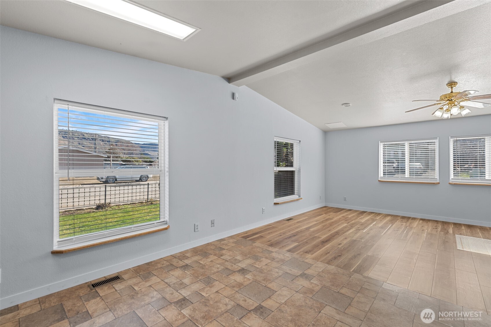 23 Hanna Avenue , Rock Island, WA 98850