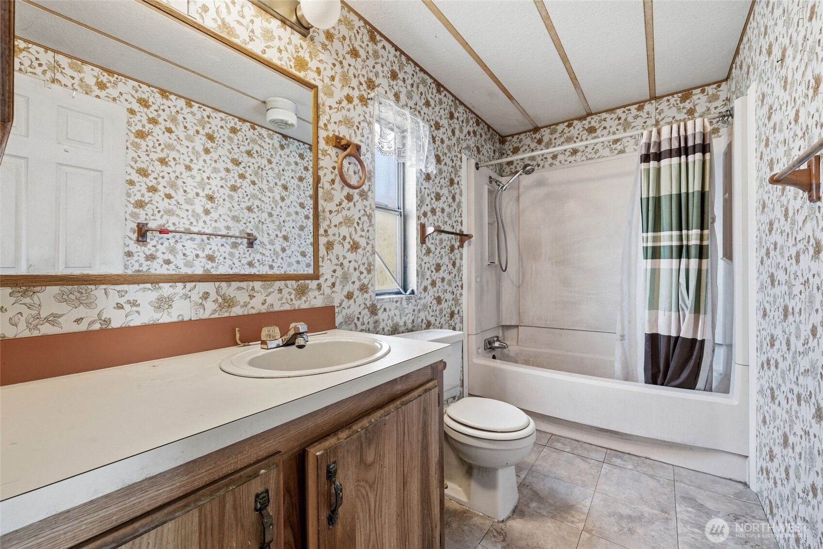 30901 State Route 20 #B5, Oak Harbor, WA 98277