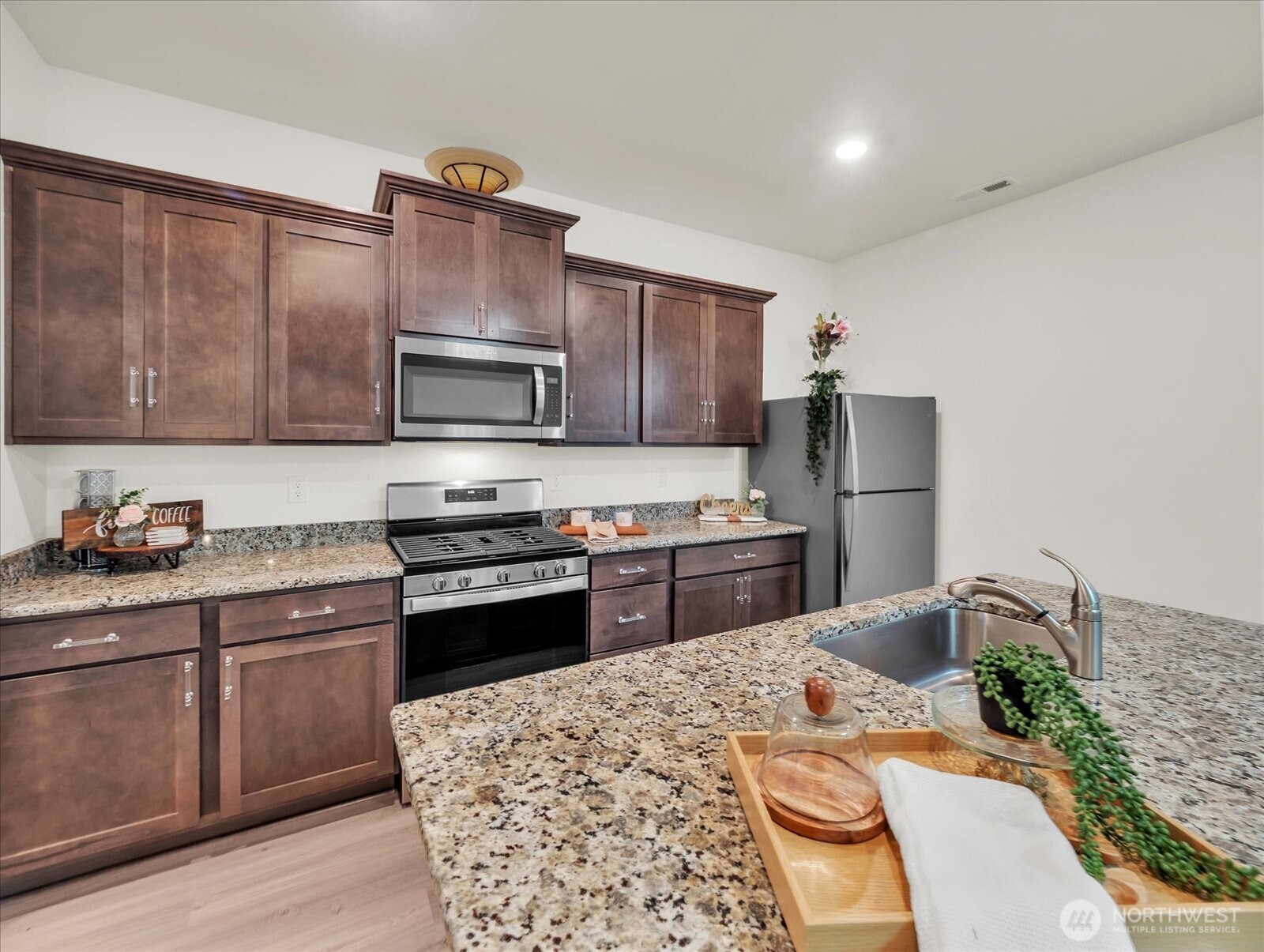 6412 121st Avenue E, Puyallup, WA 98372