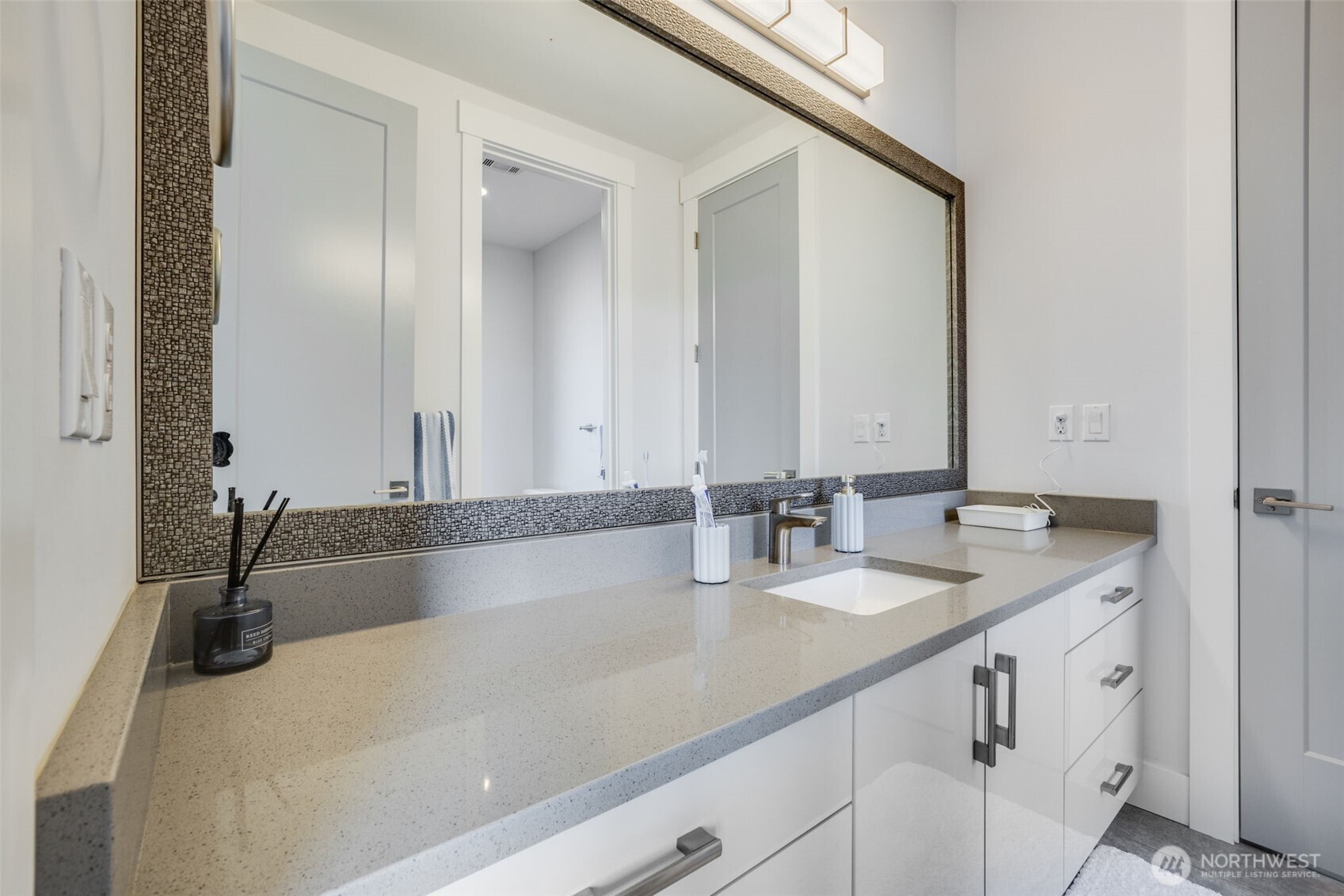 17323 Military Rd S , SeaTac, WA 98188