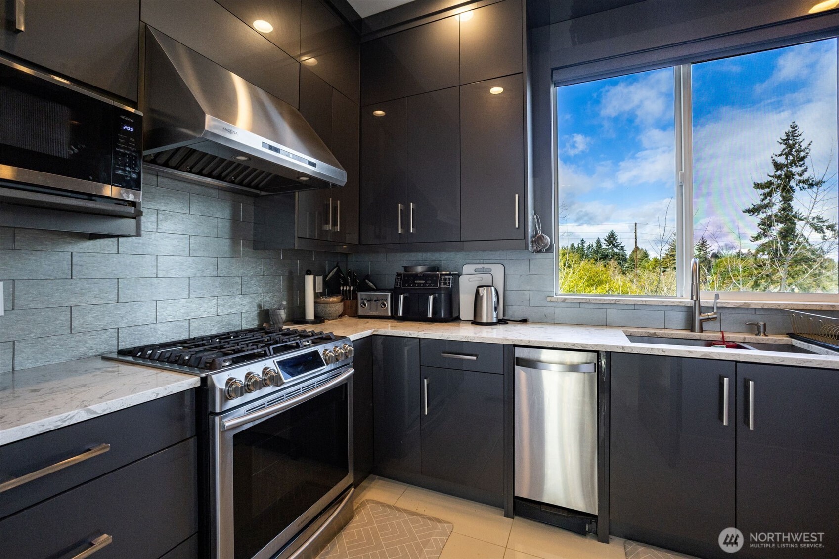 17323 Military Rd S , SeaTac, WA 98188