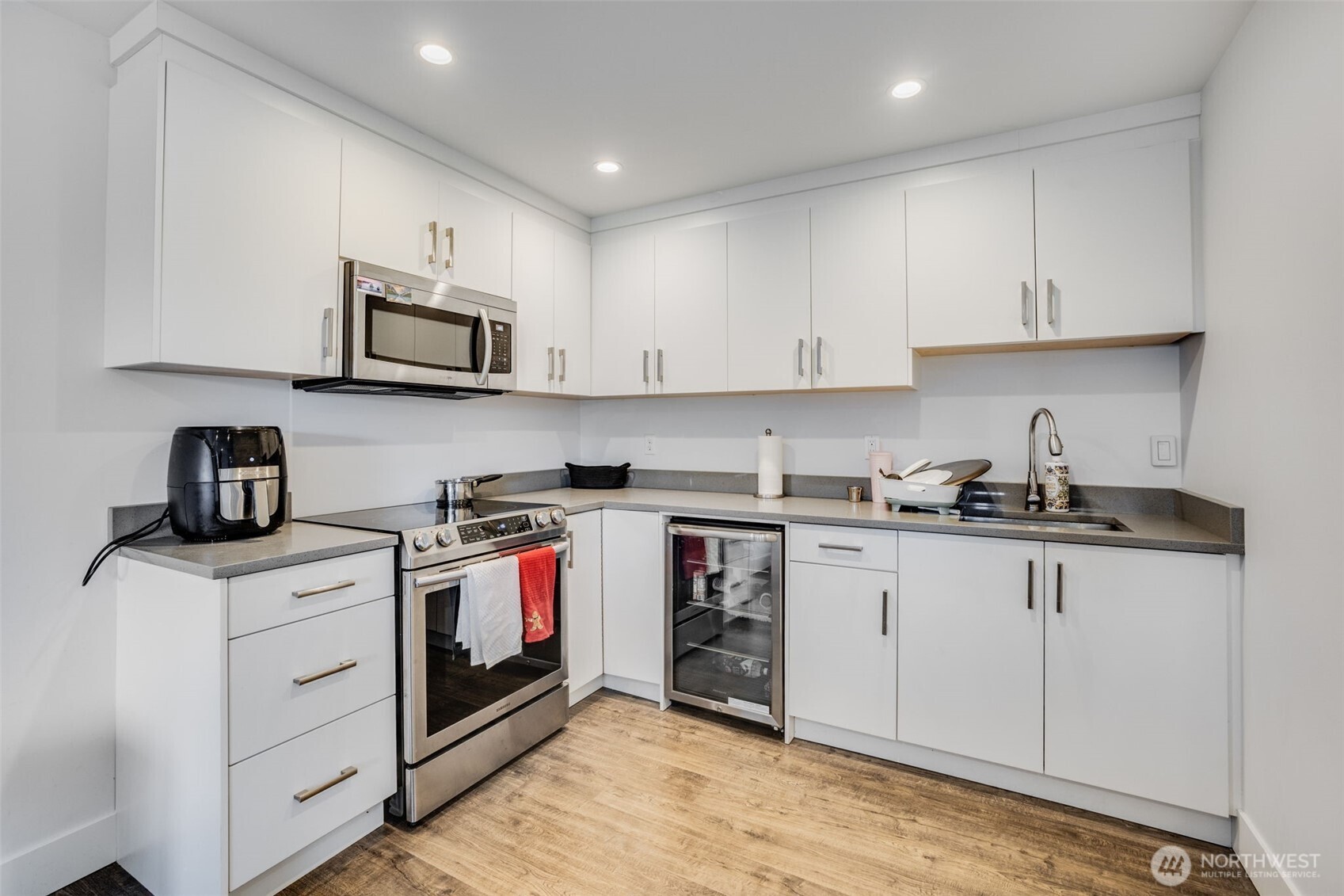 17323 Military Rd S , SeaTac, WA 98188