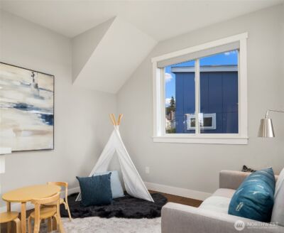 8004 Burke Avenue N, Seattle, WA 98103 - Photo 13