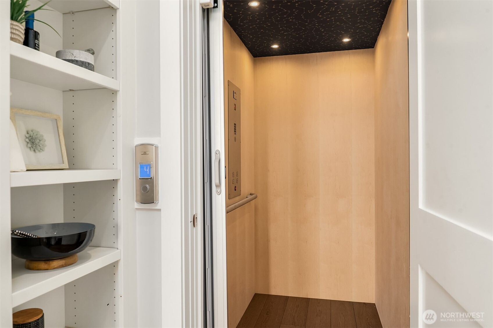 8004 Burke Avenue N, Seattle, WA 98103