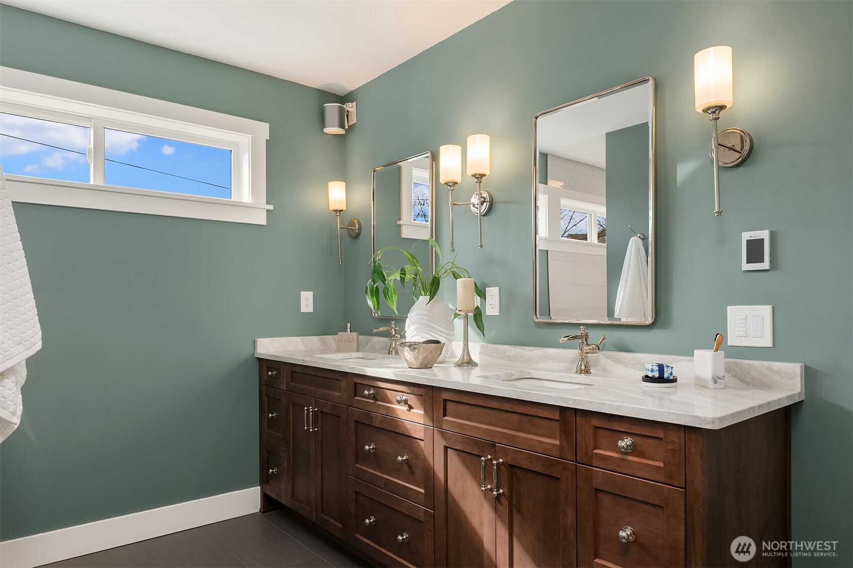 8004 Burke Avenue N, Seattle, WA 98103