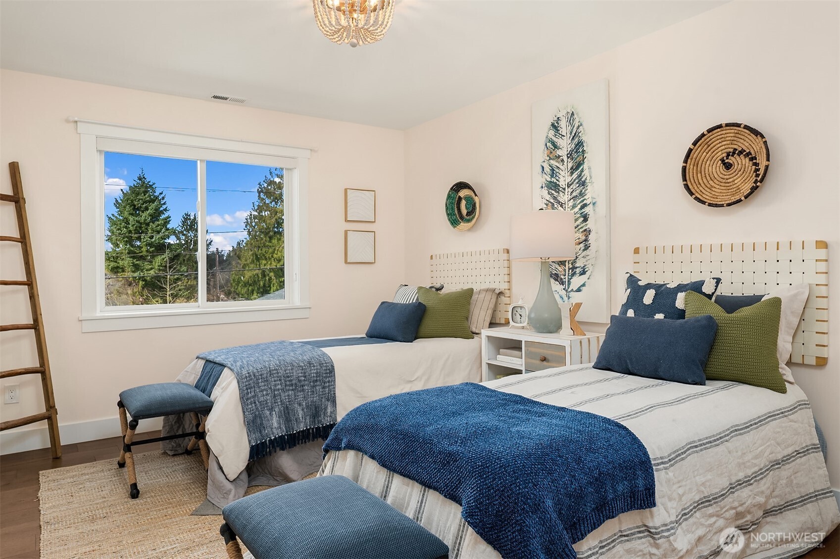 8004 Burke Avenue N, Seattle, WA 98103