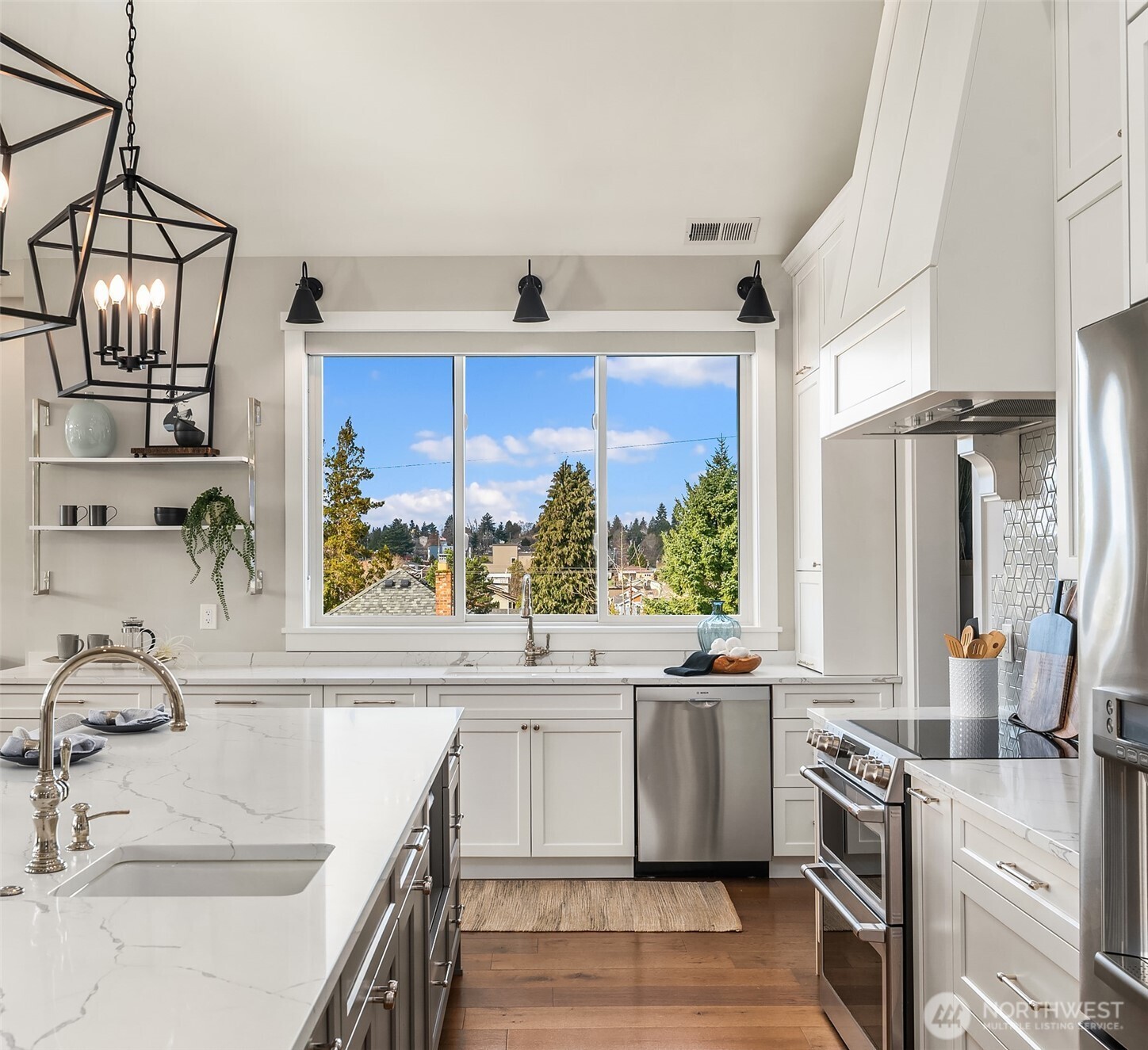 8004 Burke Avenue N, Seattle, WA 98103