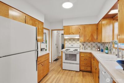 10740 Interlake Avenue N, Seattle, WA 98133 - Photo 6