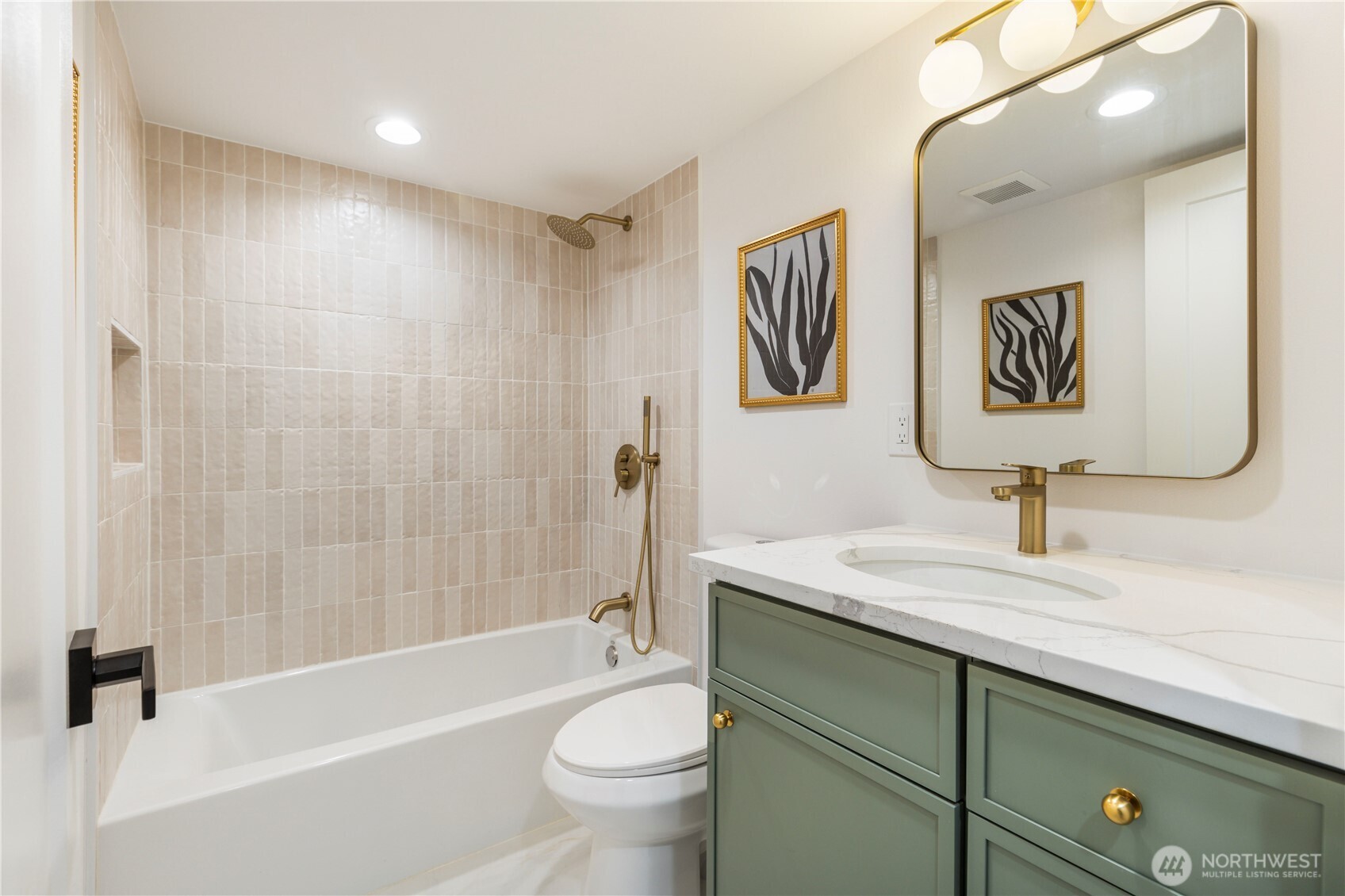 828 NE 95th Street , Seattle, WA 98115