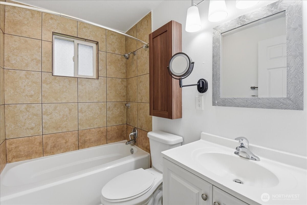 4404 SE 3rd Place , Renton, WA 98059
