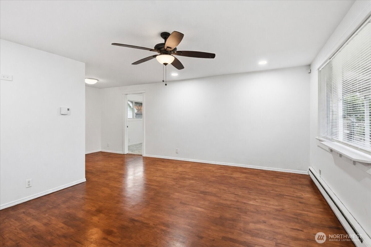 4404 SE 3rd Place , Renton, WA 98059