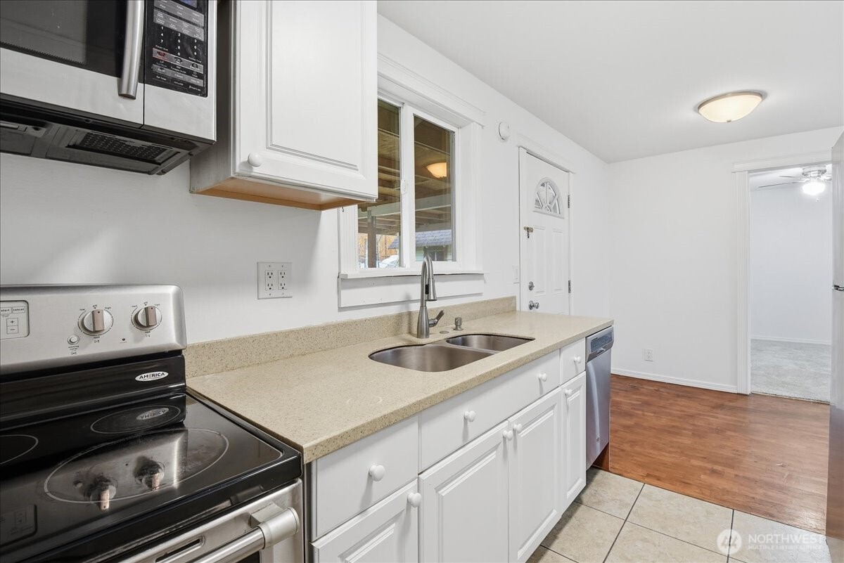 4404 SE 3rd Place , Renton, WA 98059