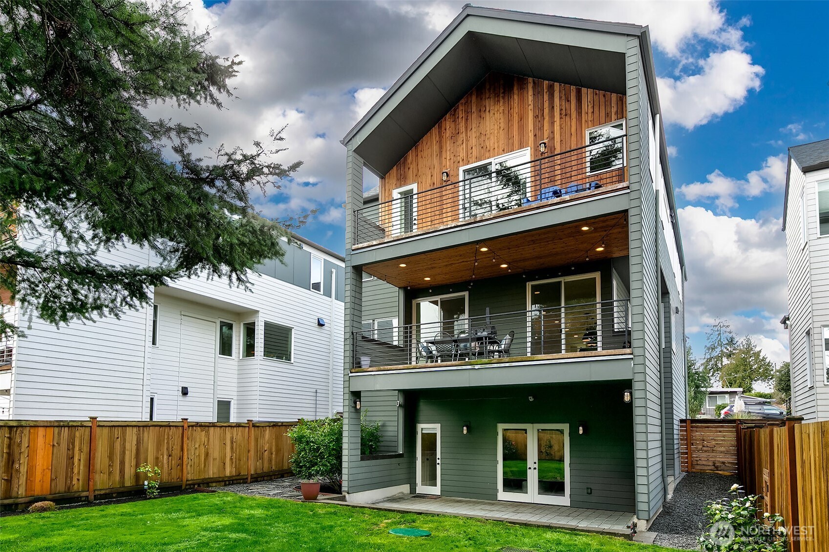 9212 11th Avenue NW, Seattle, WA 98117