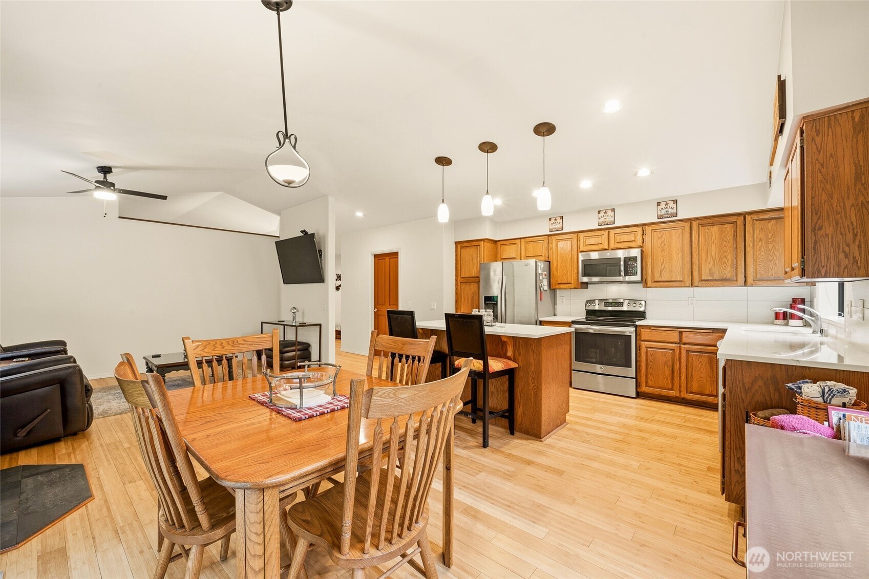 6830 Norma Beach Road , Edmonds, WA 98026