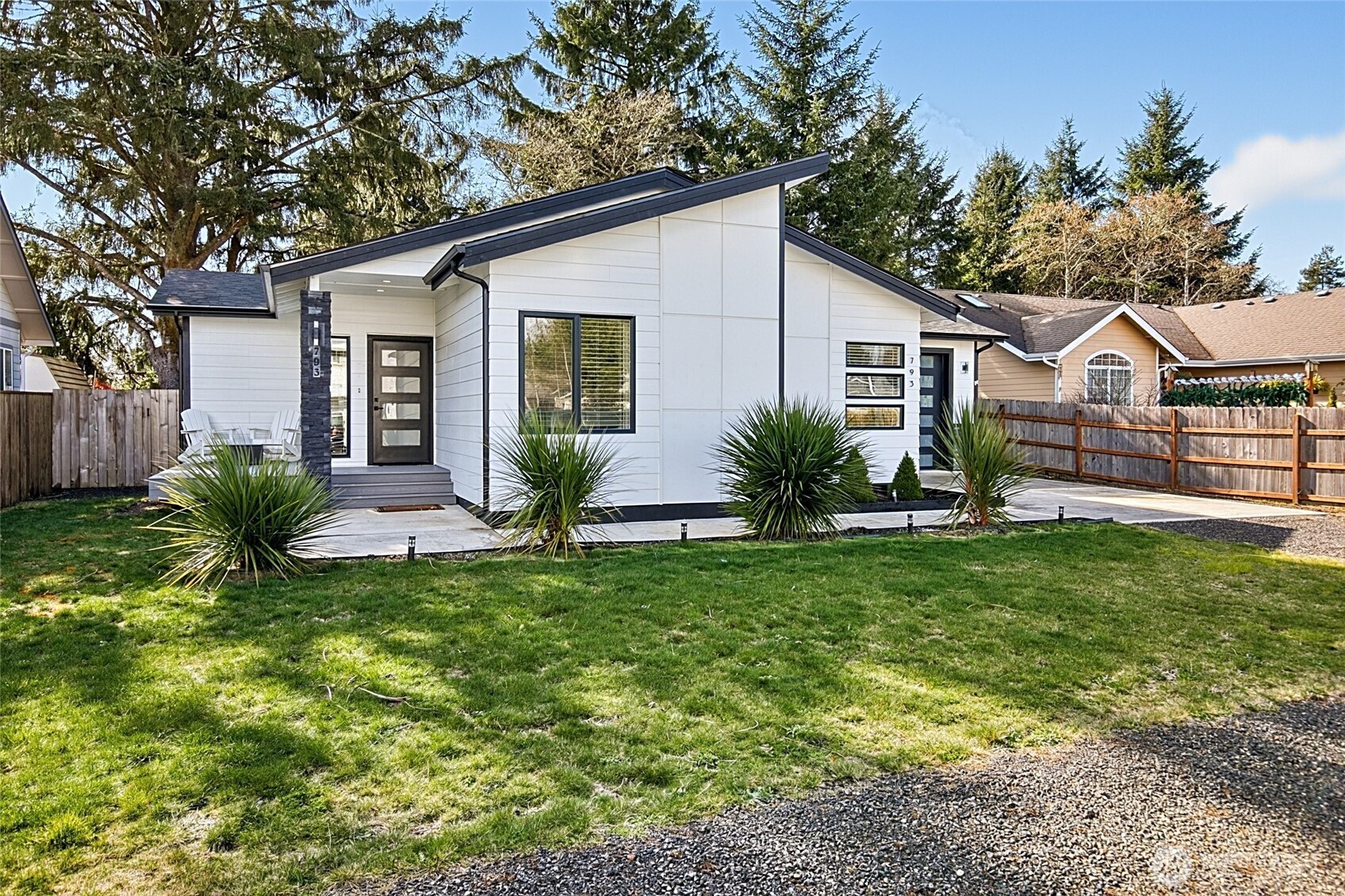 793 Island Circle SE, Ocean Shores, WA 98569