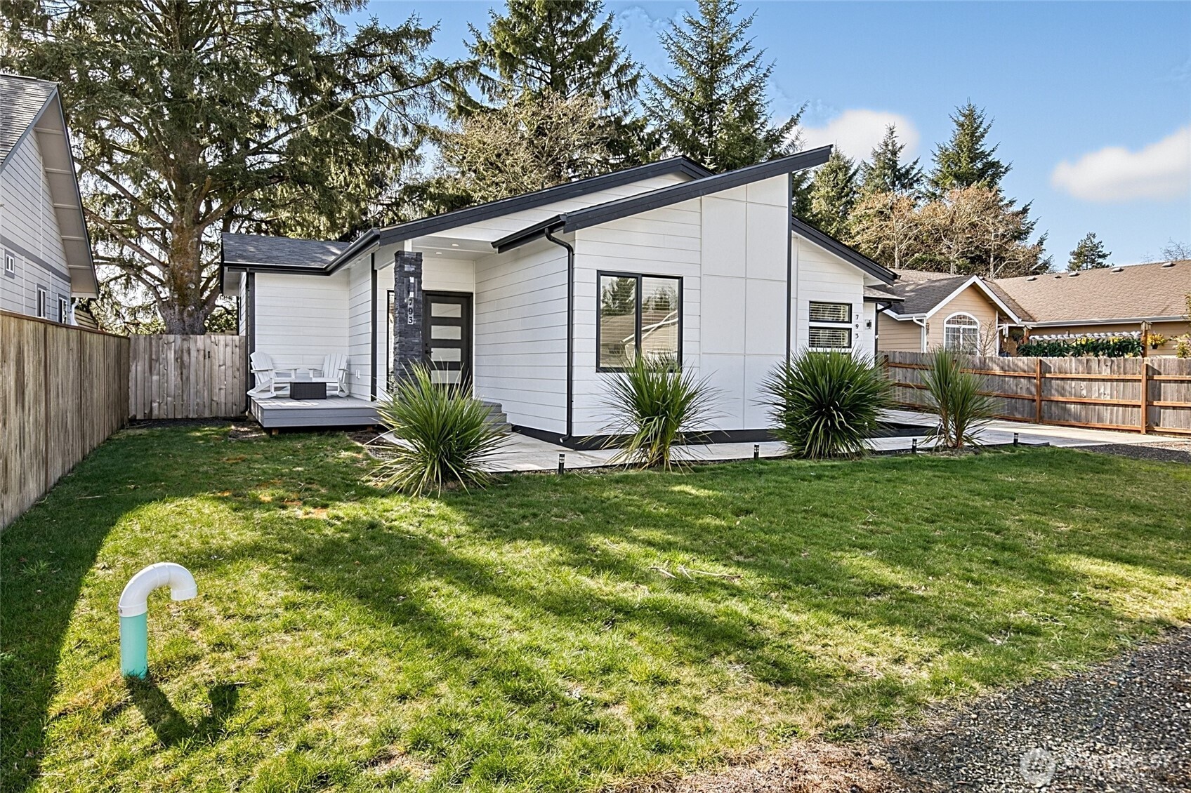 793 Island Circle SE, Ocean Shores, WA 98569